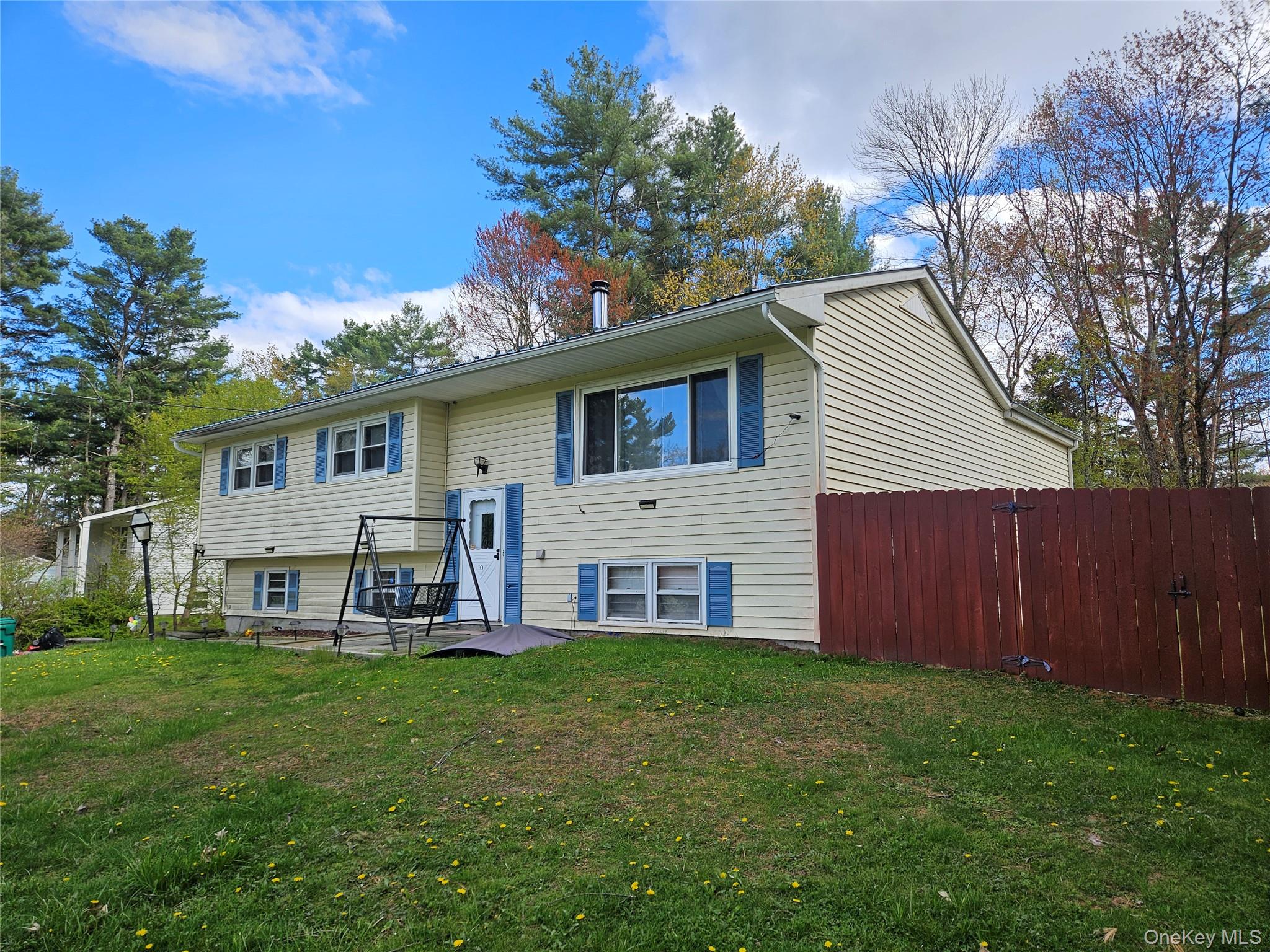 10 Hanover Drive Property Photo 2