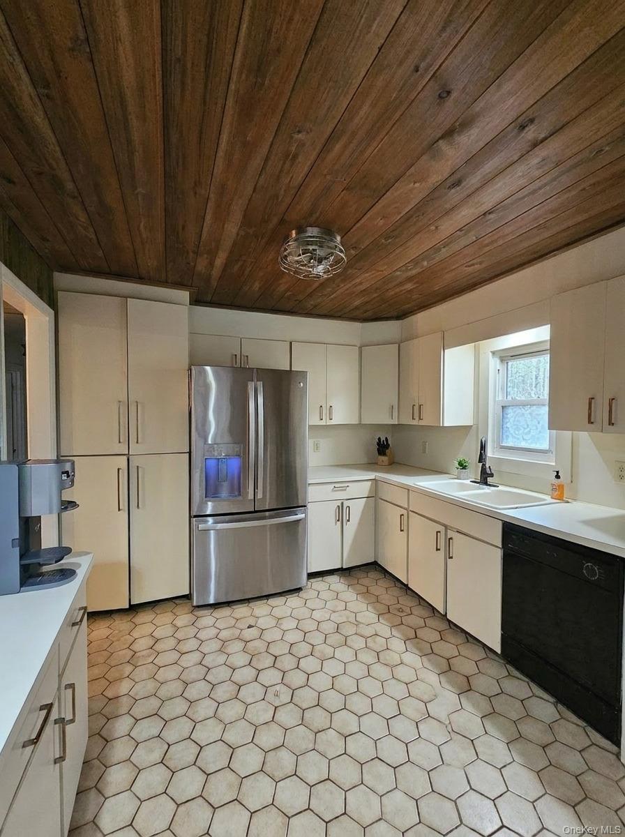 10 Hanover Drive Property Photo 12