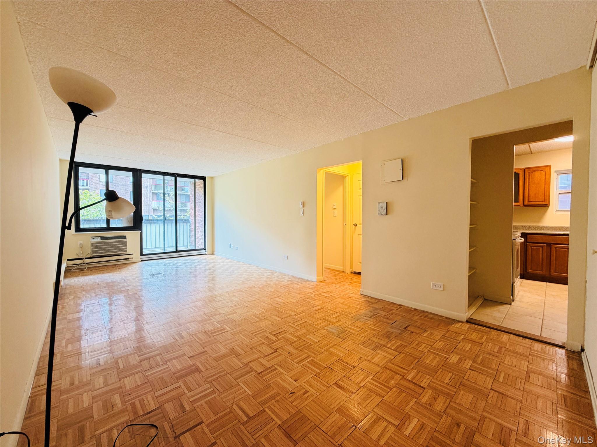 136-35 Maple Avenue 4e Property Photo 2
