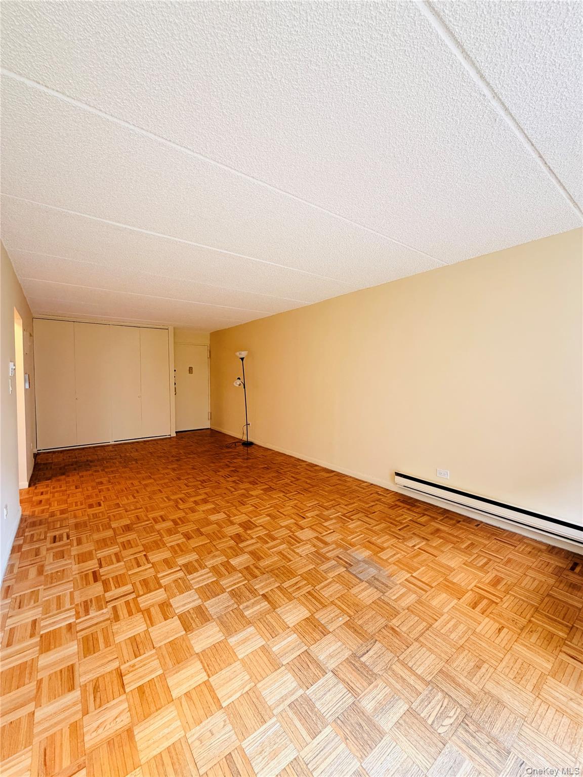 136-35 Maple Avenue 4e Property Photo 3
