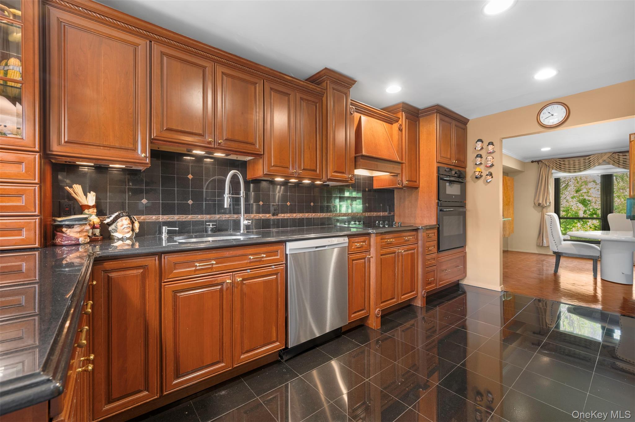 25 Windsor Gate Drive Property Photo 16