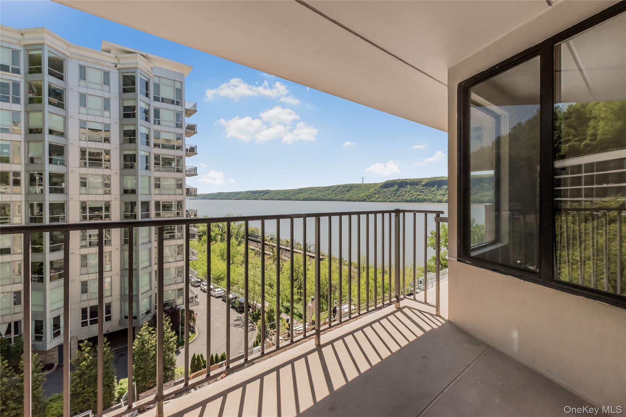 1155 Warburton Avenue 7h Property Photo 4