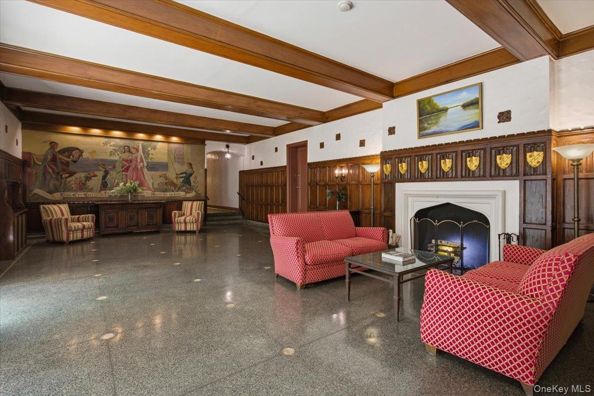 21 N Chatsworth Avenue 2j Property Photo 2