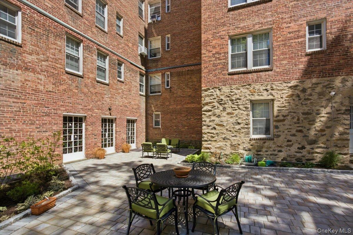 21 N Chatsworth Avenue 2j Property Photo 3
