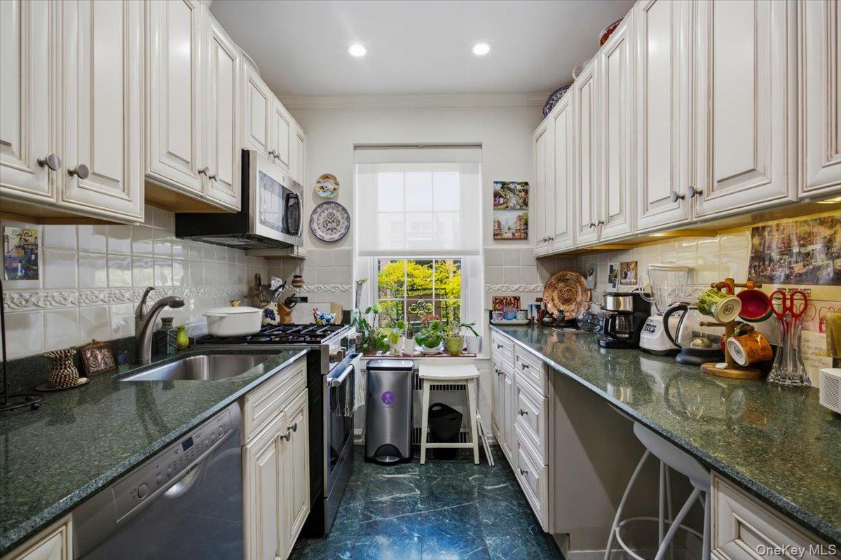 21 N Chatsworth Avenue 2j Property Photo 7
