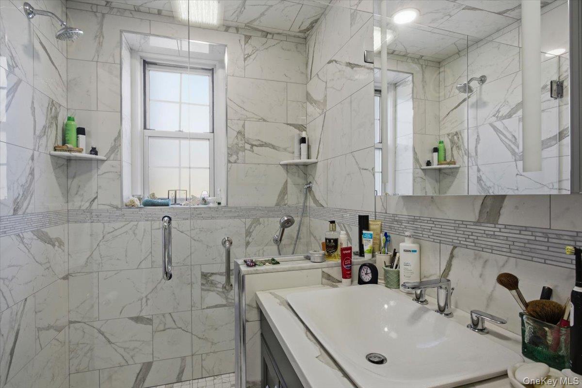 21 N Chatsworth Avenue 2j Property Photo 8