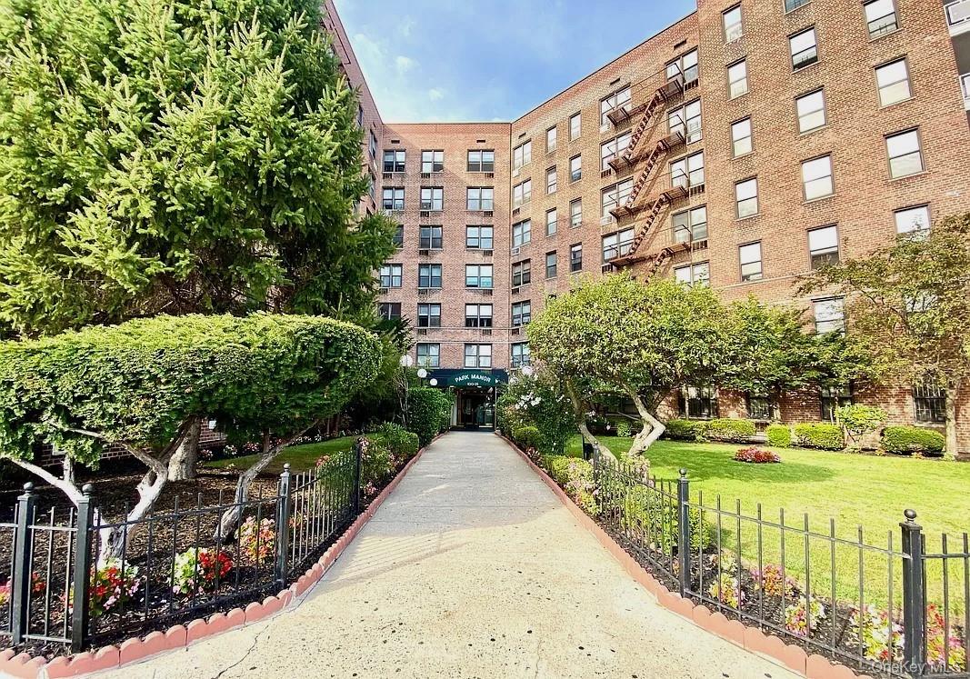 100-25 Queens Boulevard 2r Property Photo 2