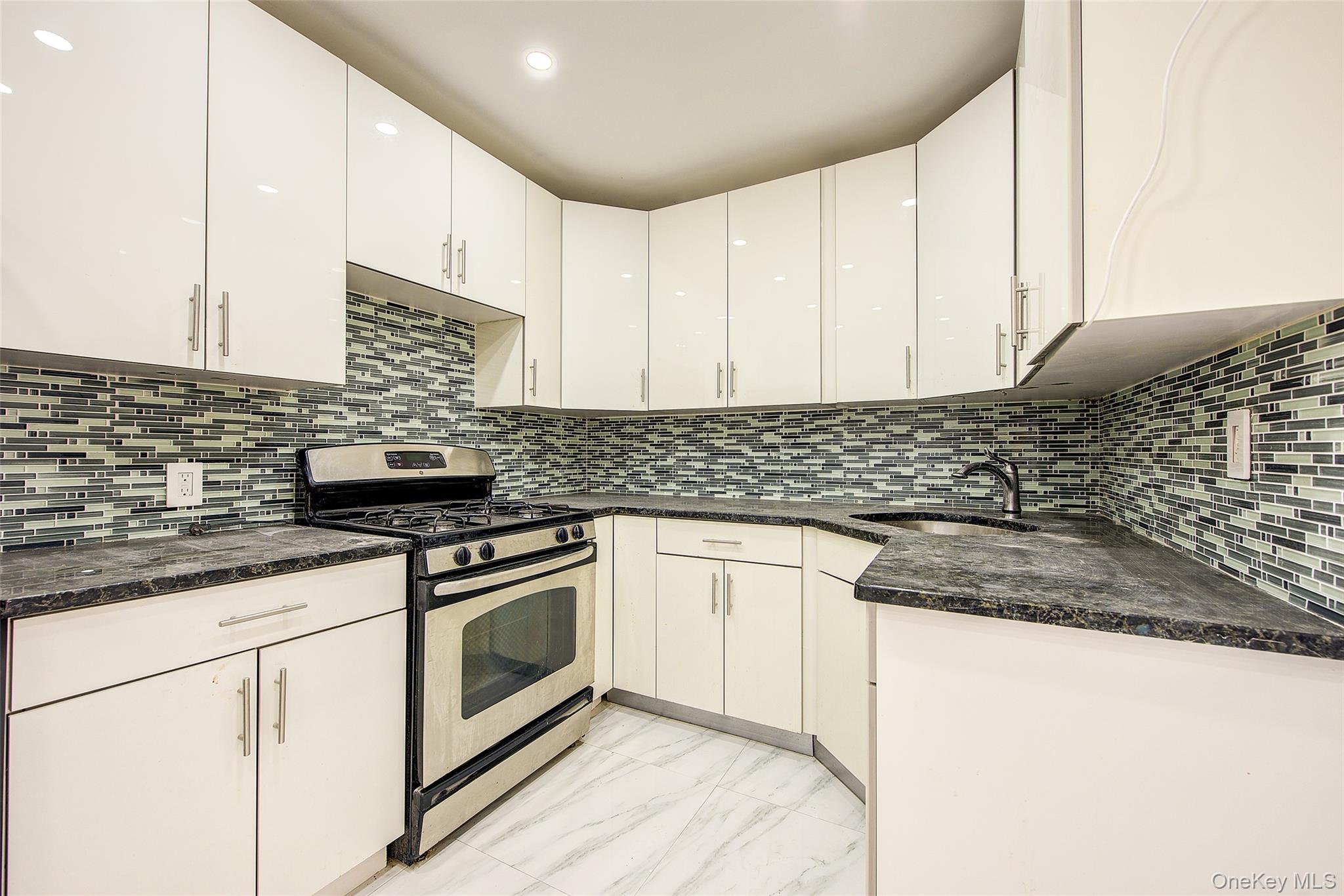 100-25 Queens Boulevard 2r Property Photo 14