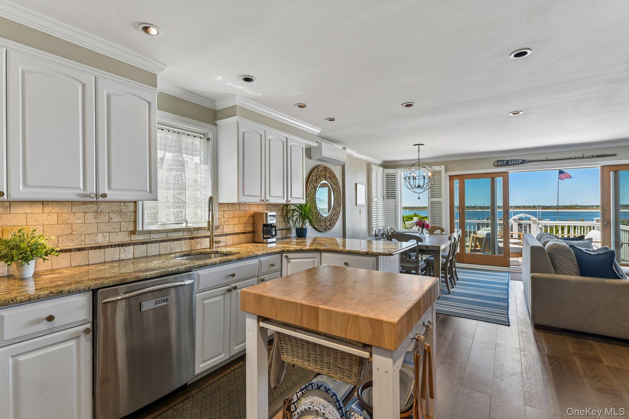 746 W Bay Drive Property Photo 14