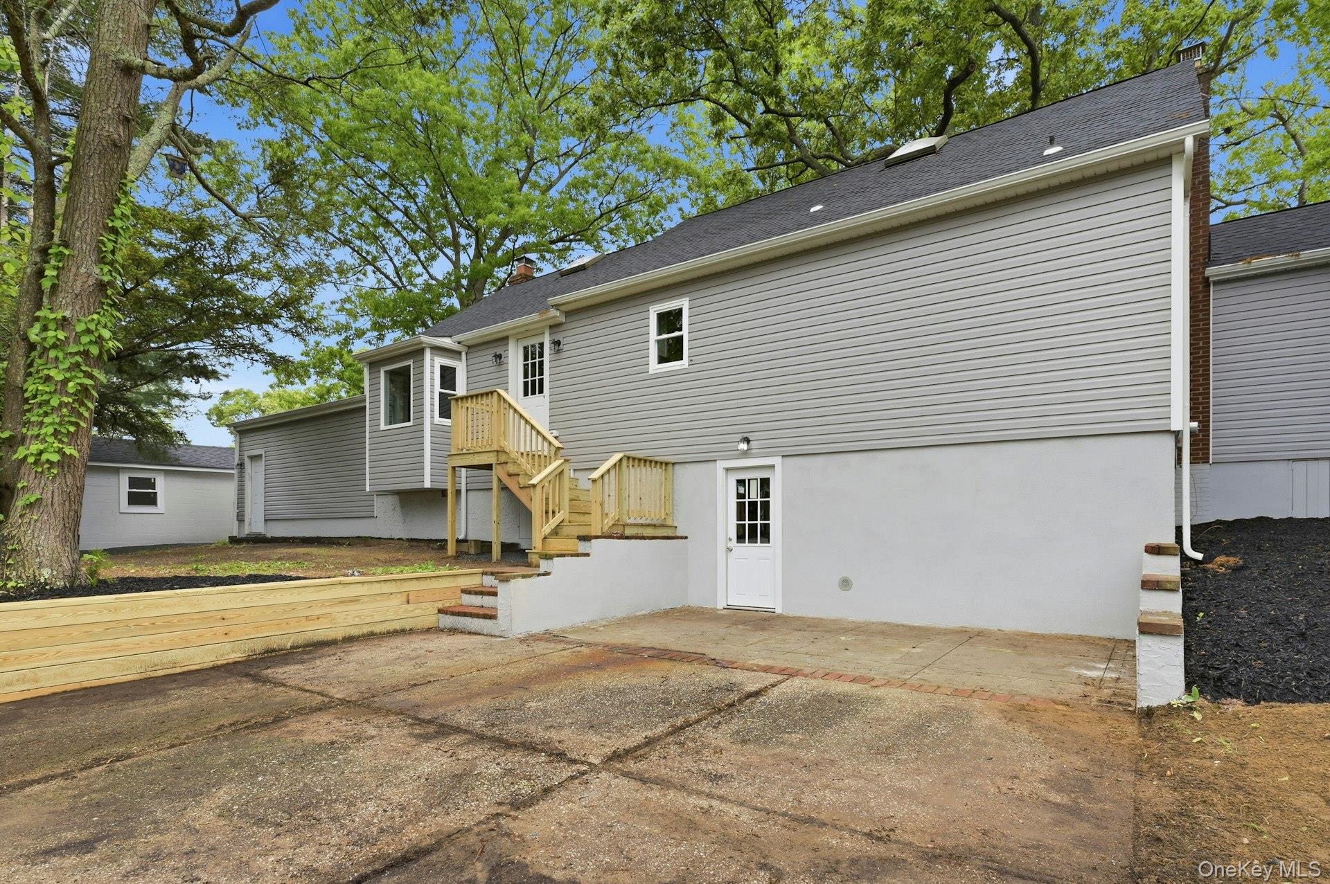 101 Rustic Road Property Photo 6