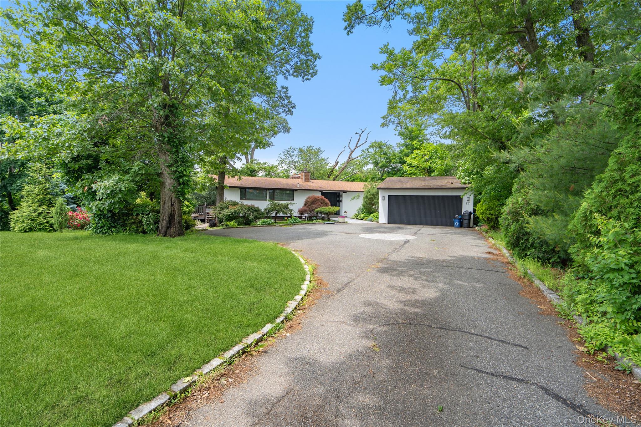 27 Parkway Drive Property Photo 1