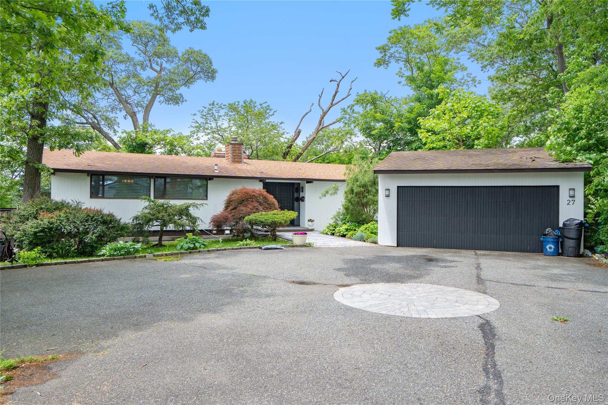 27 Parkway Drive Property Photo 2