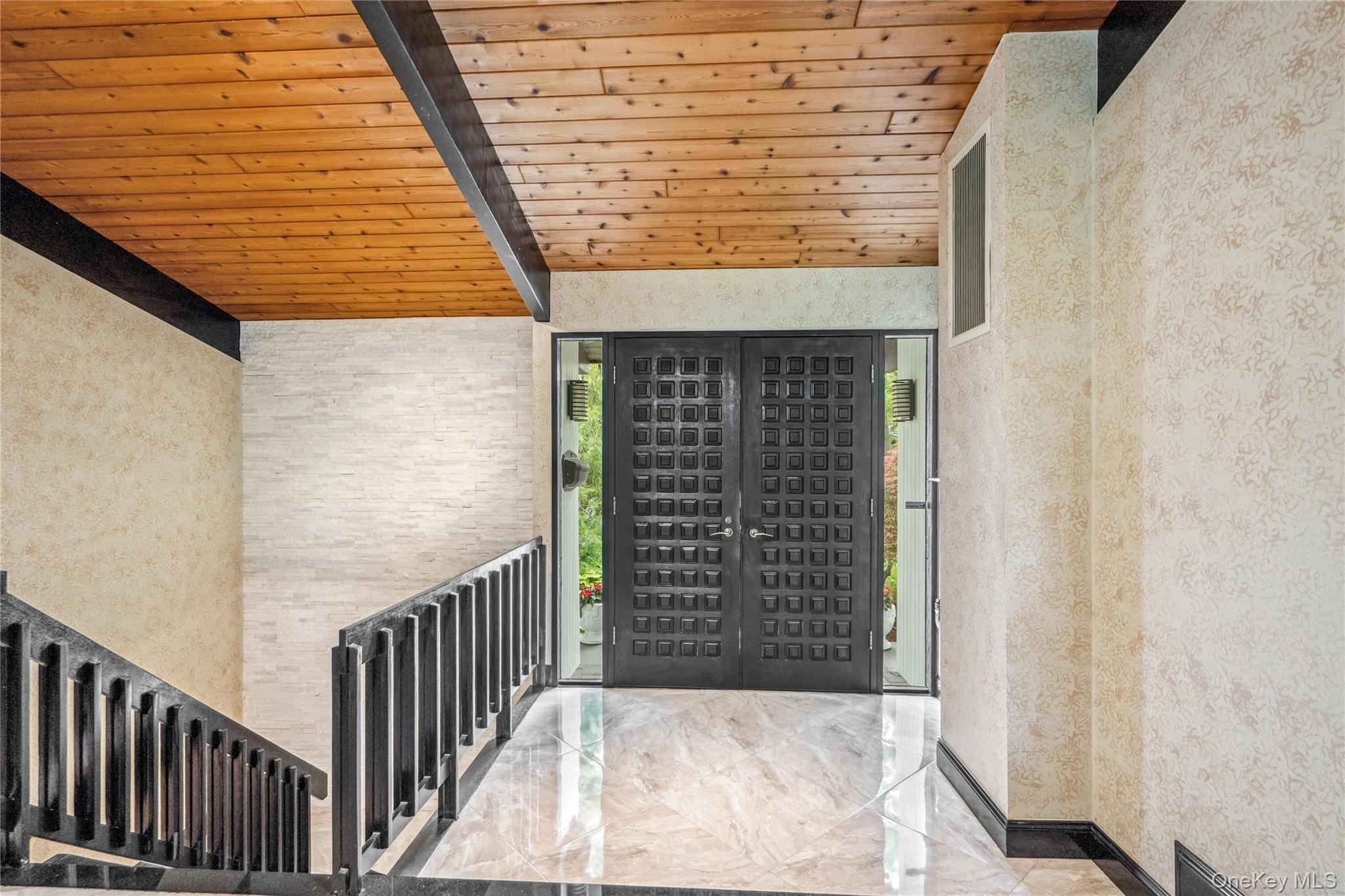 27 Parkway Drive Property Photo 3