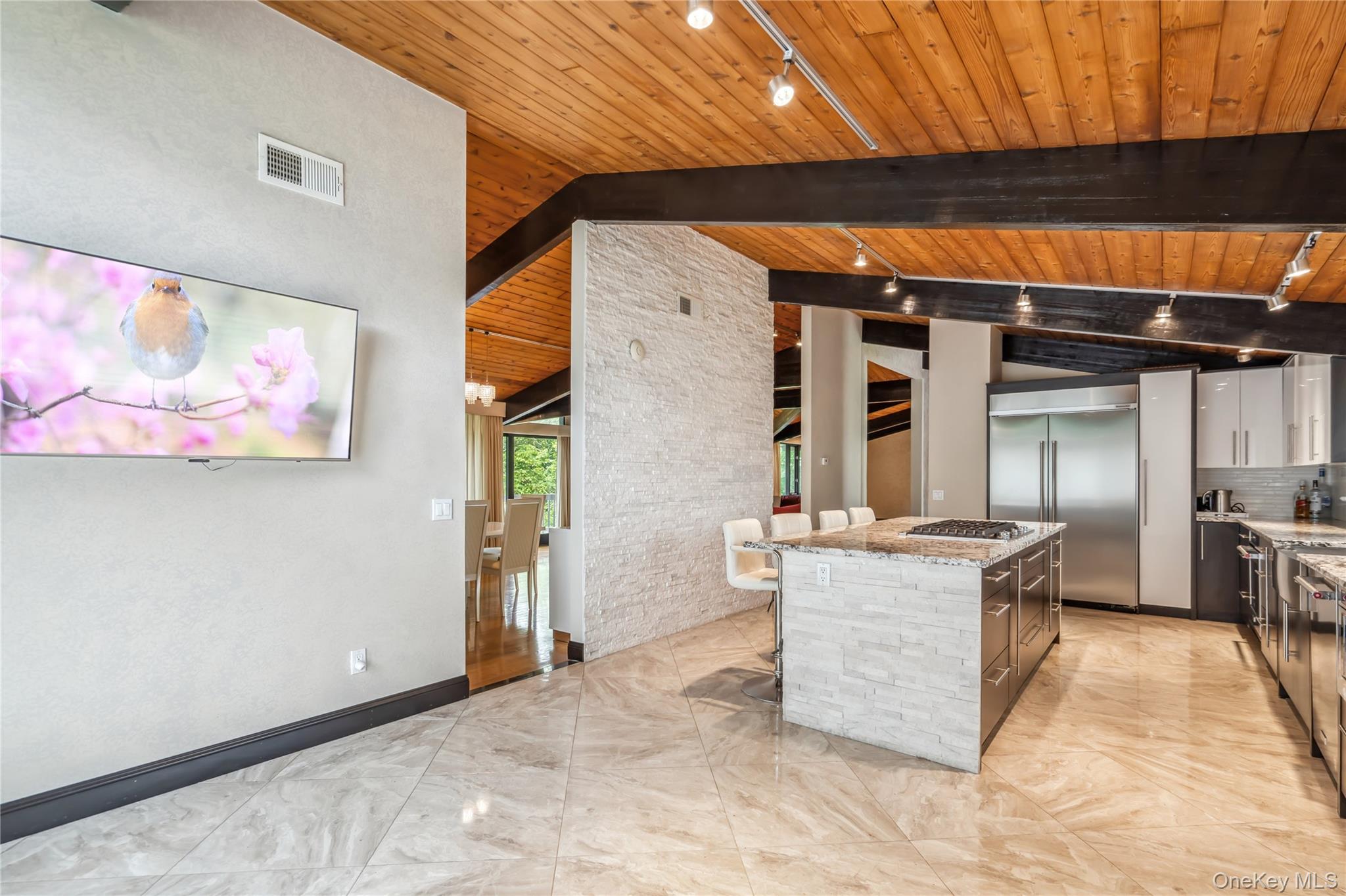27 Parkway Drive Property Photo 5