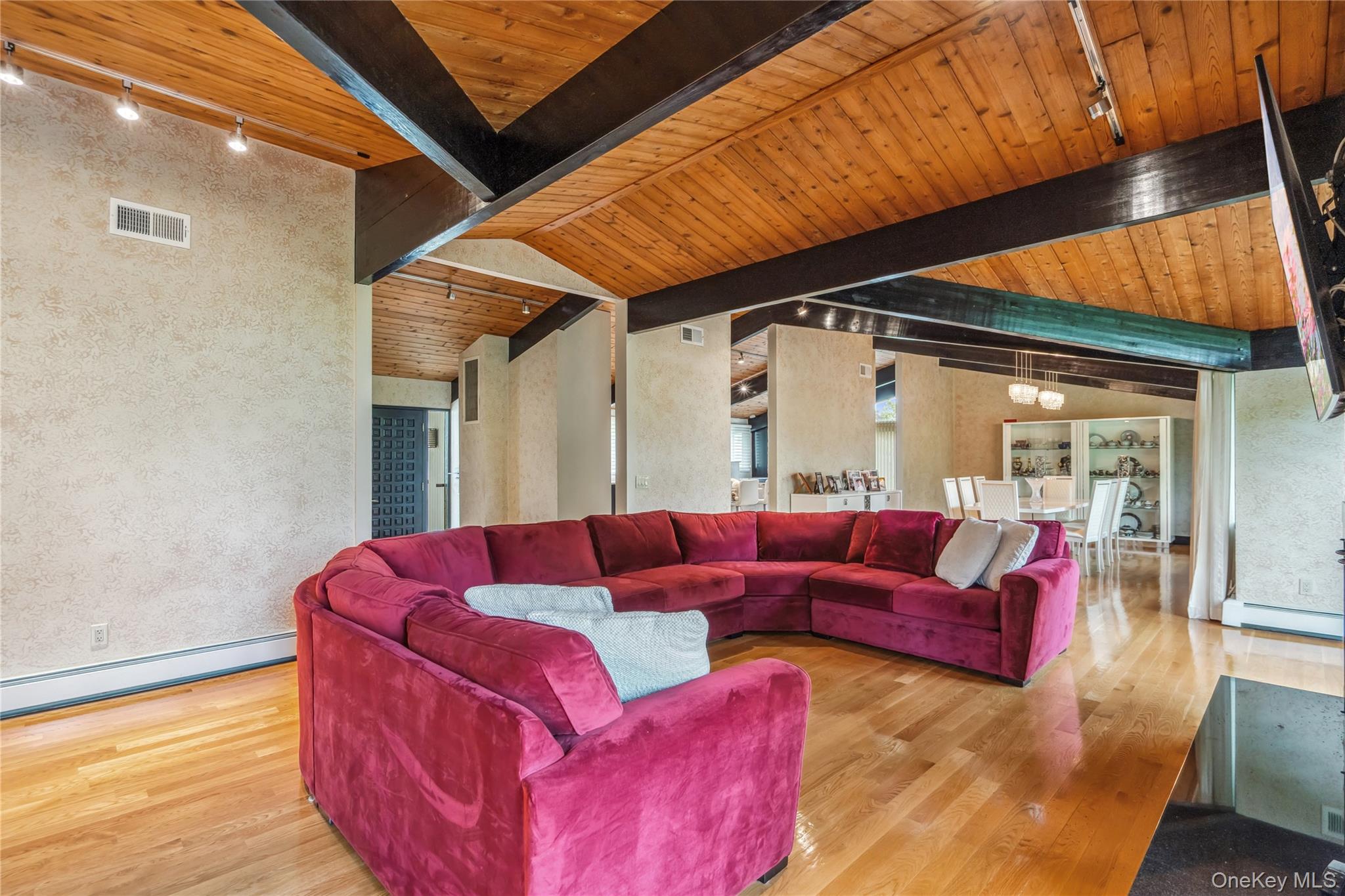 27 Parkway Drive Property Photo 9
