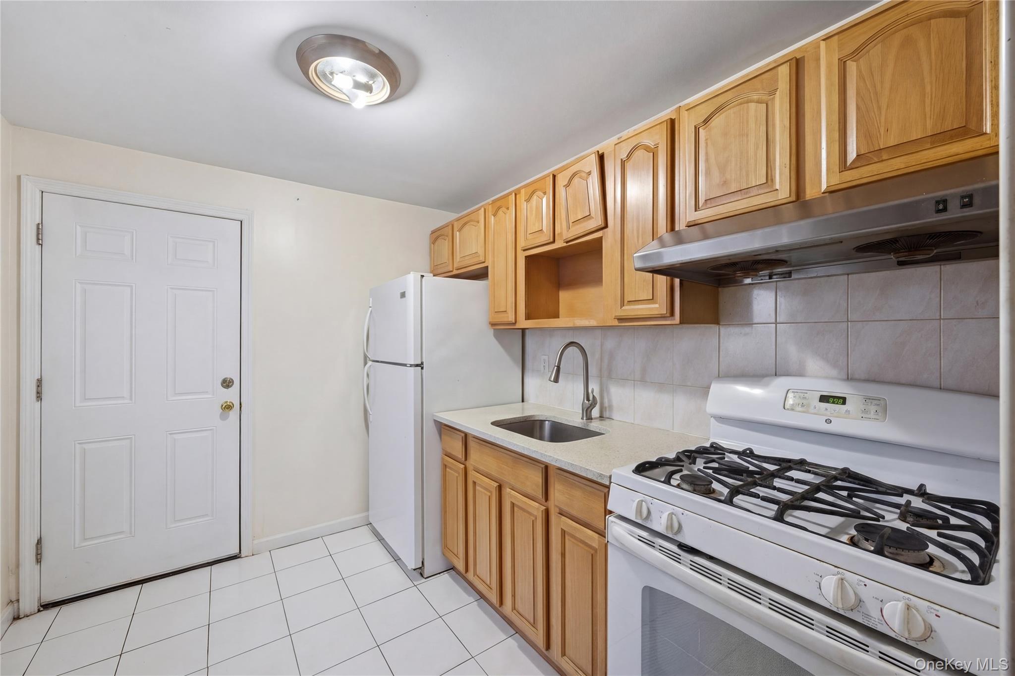 2410 Grand Avenue Property Photo 9