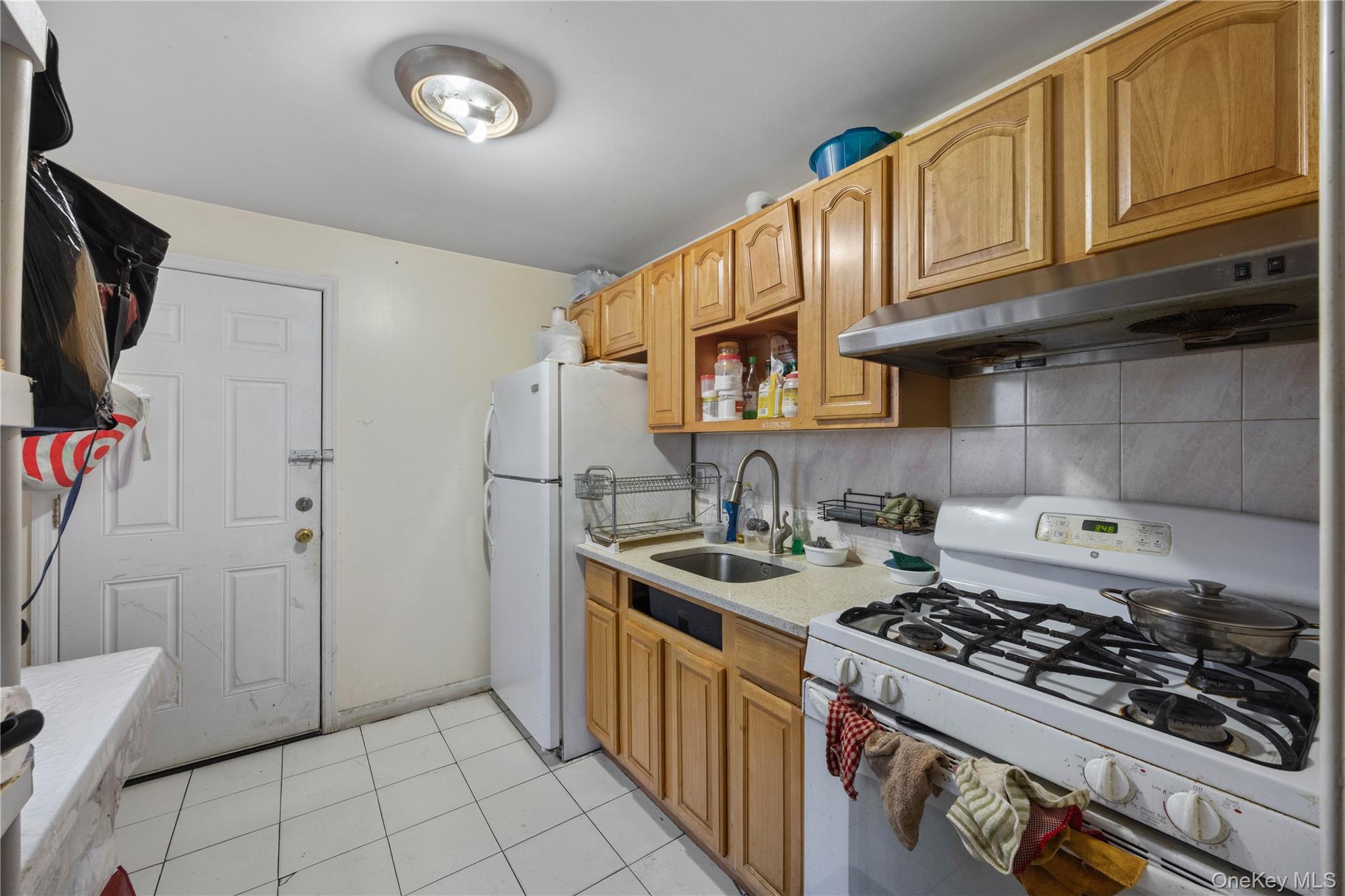 2410 Grand Avenue Property Photo 10