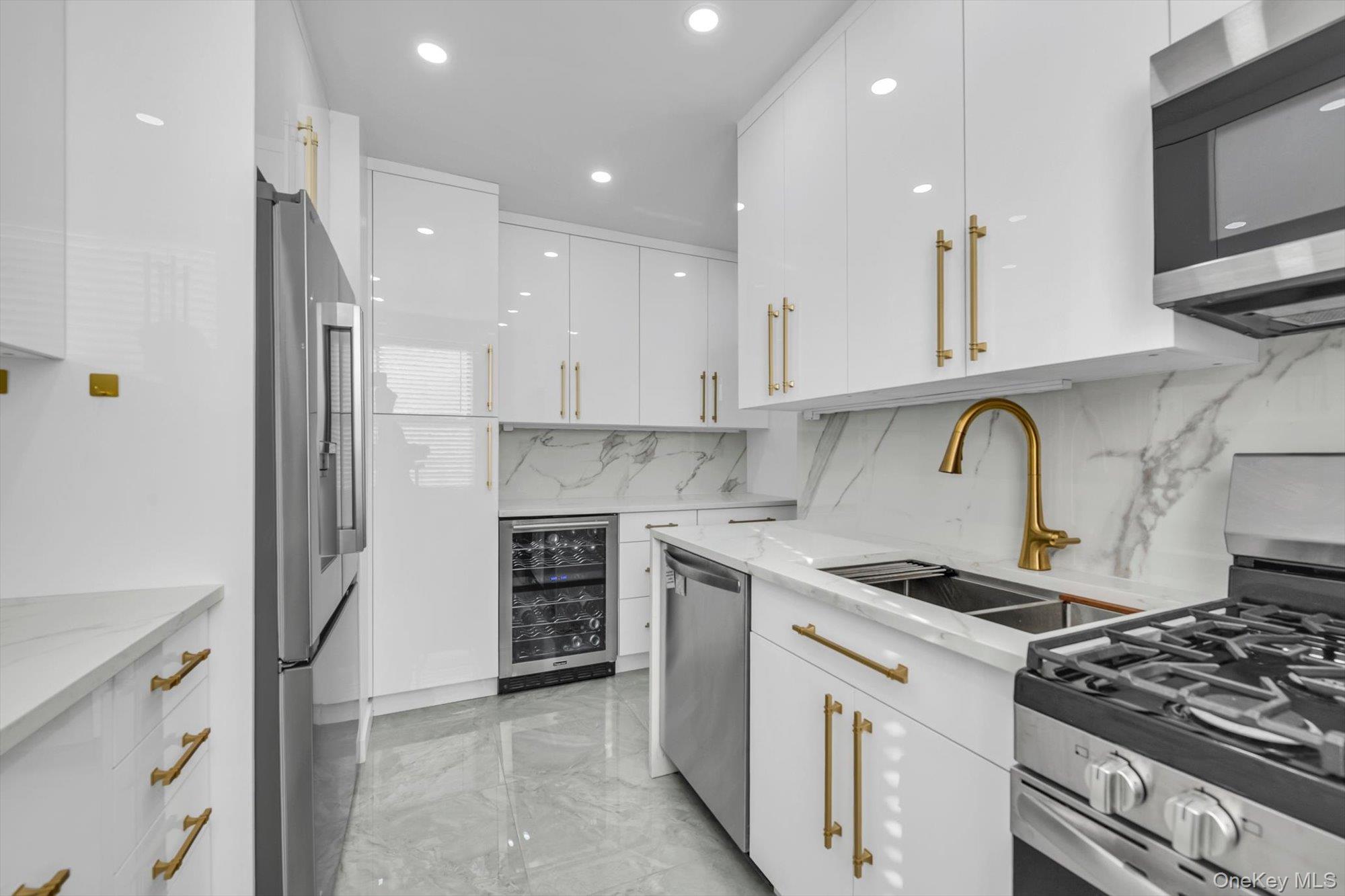 100-25 Queens Boulevard 6e Property Photo 6