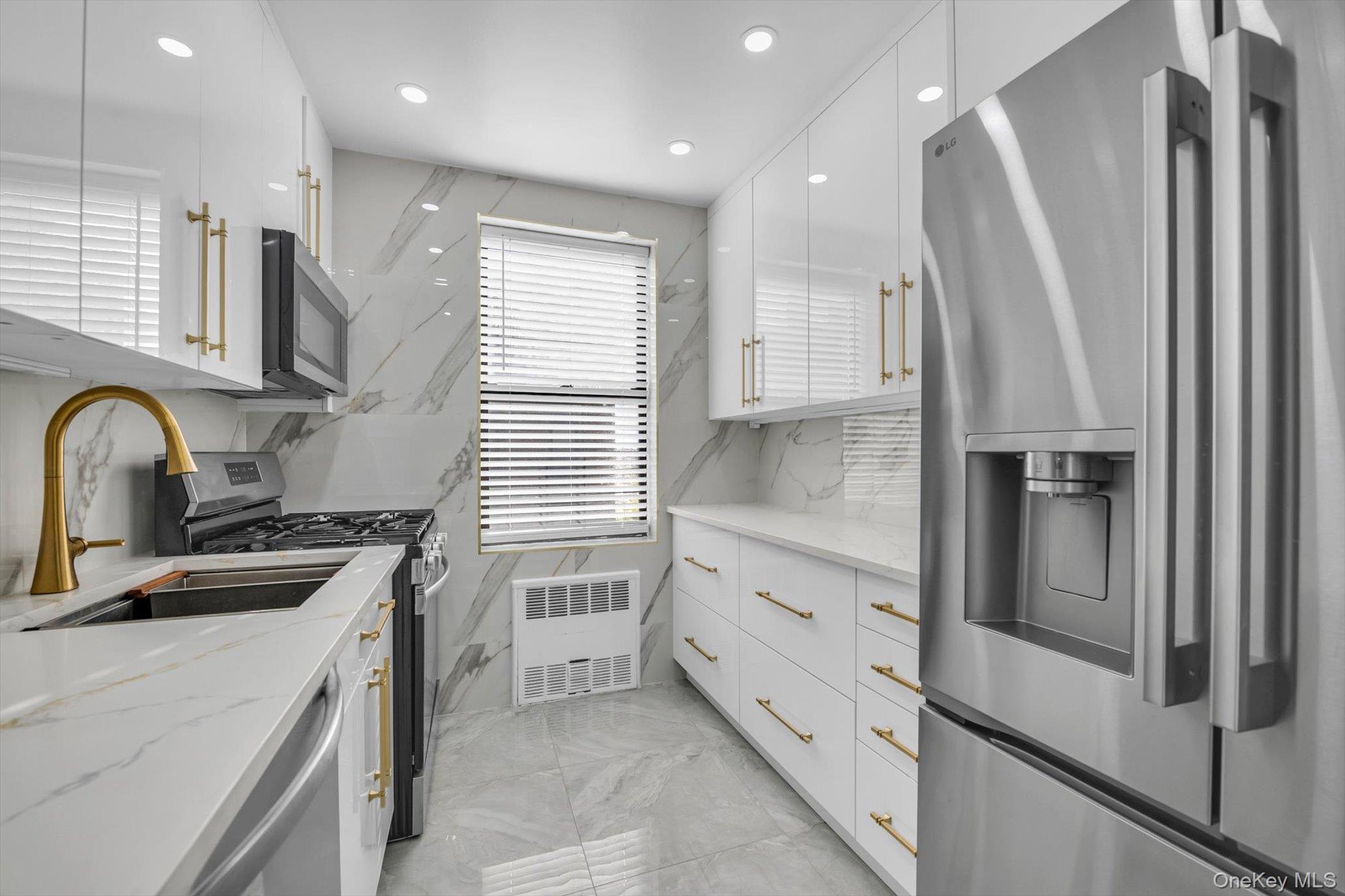100-25 Queens Boulevard 6e Property Photo 9