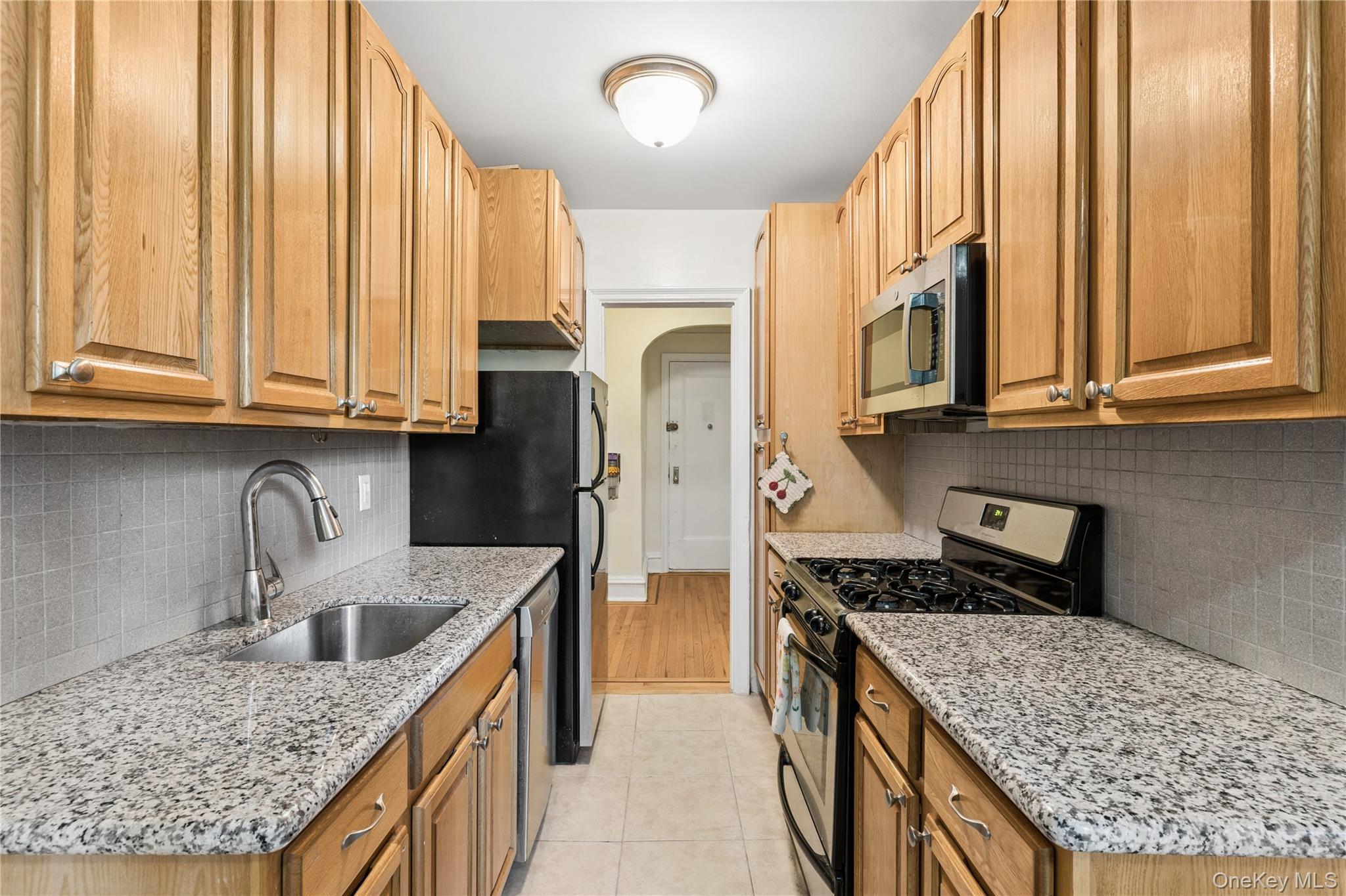73-20 Austin Street 3o Property Photo 5