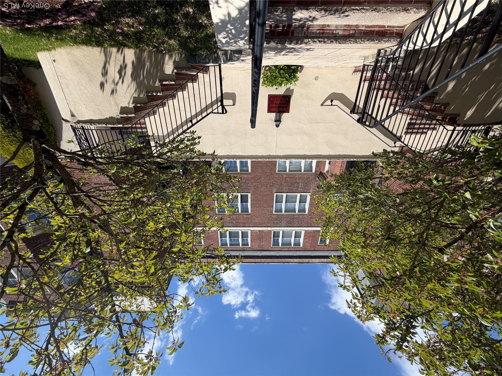 4 Chateaux Circle 4c Property Photo 1