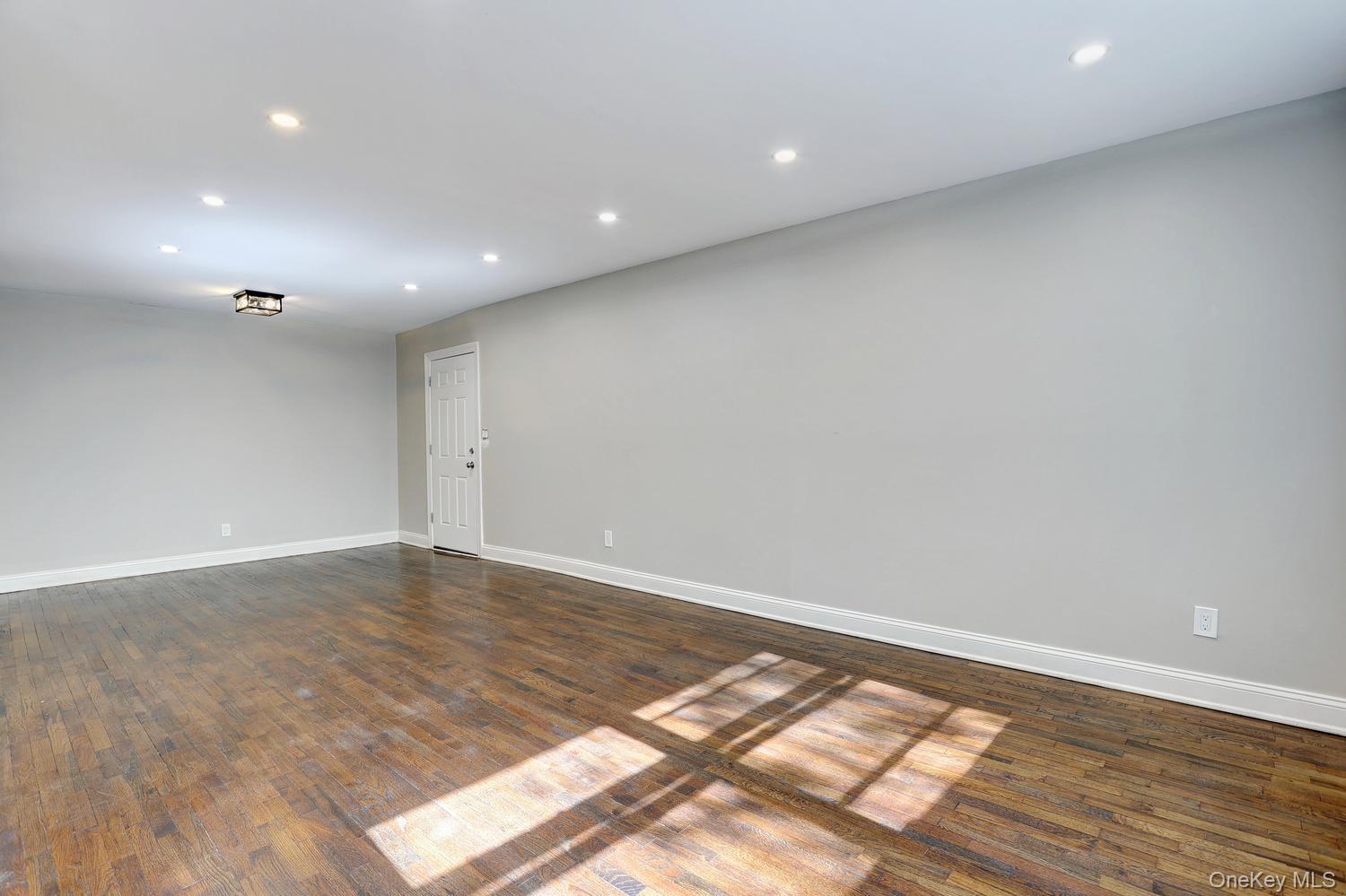 152 Kearsing Parkway E Property Photo 4