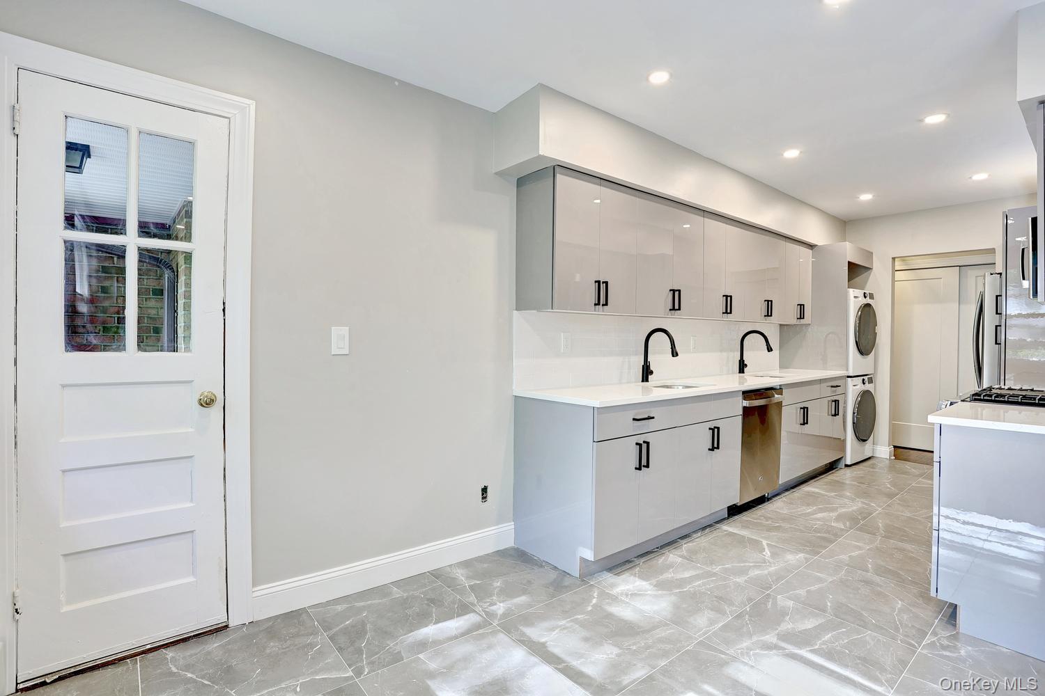 152 Kearsing Parkway E Property Photo 6