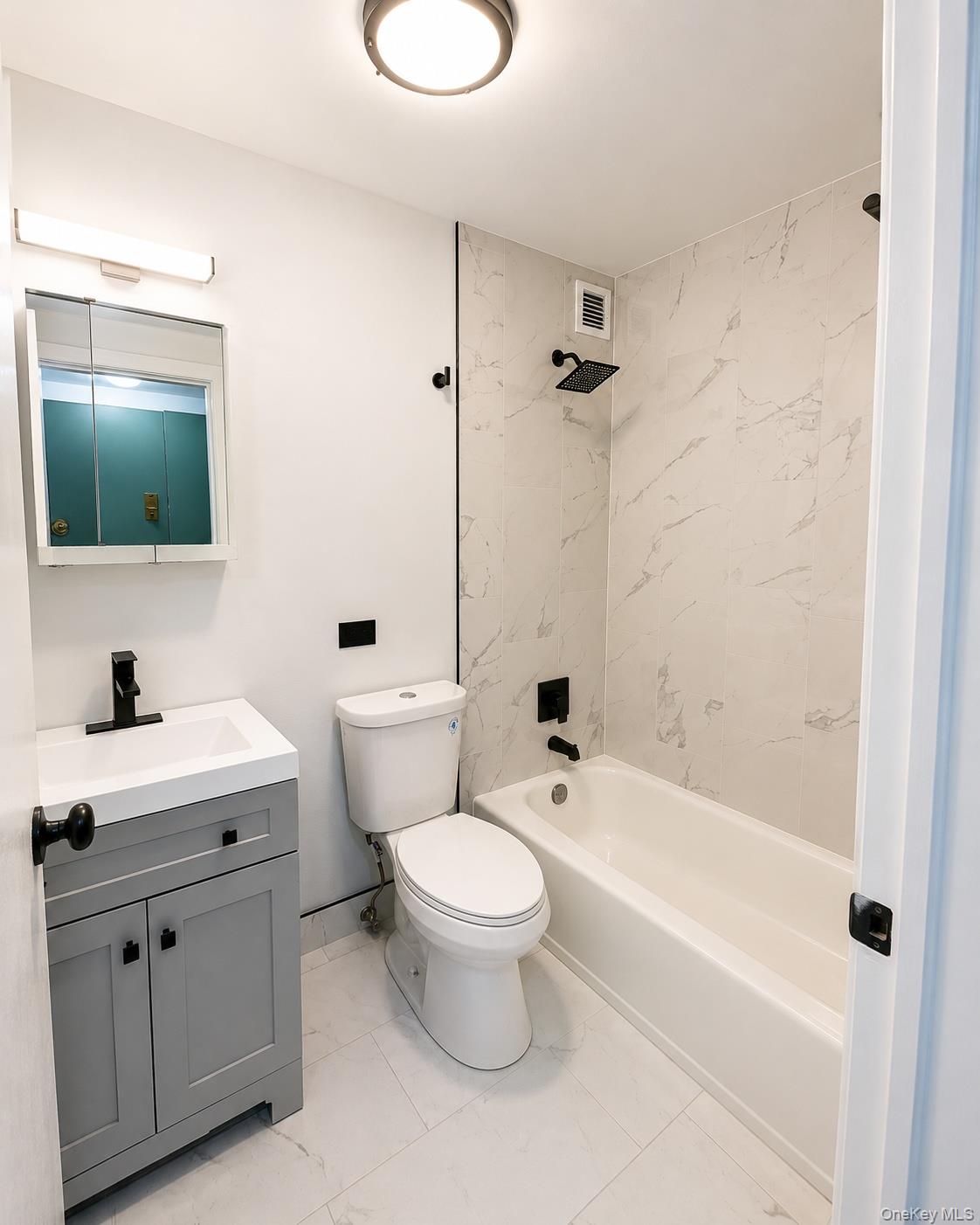3240 Netherland Avenue 1c Property Photo 3