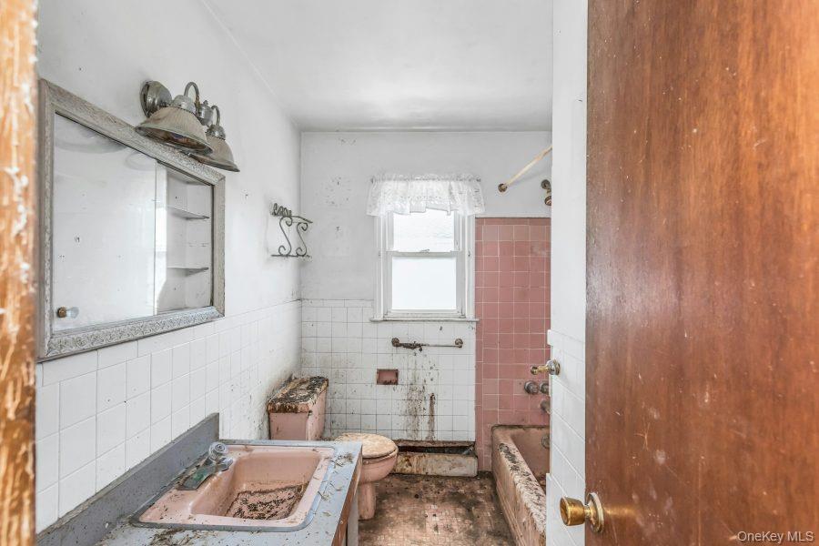 178 S Long Beach Road Property Photo 3
