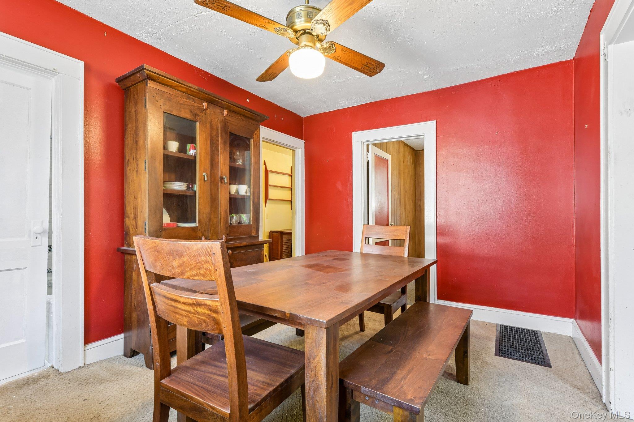 135 Winding Street Property Photo 9