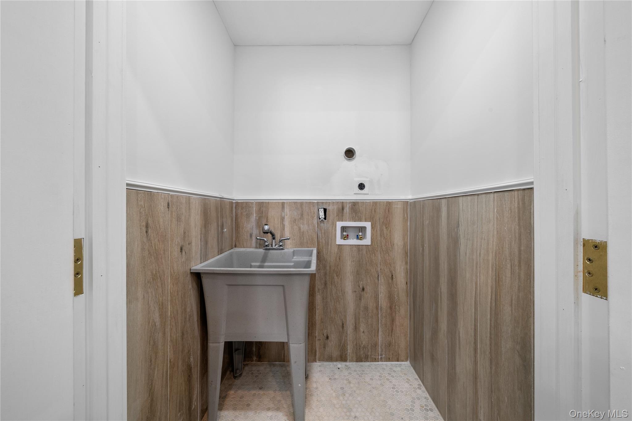 257 Southlawn Avenue Property Photo 15