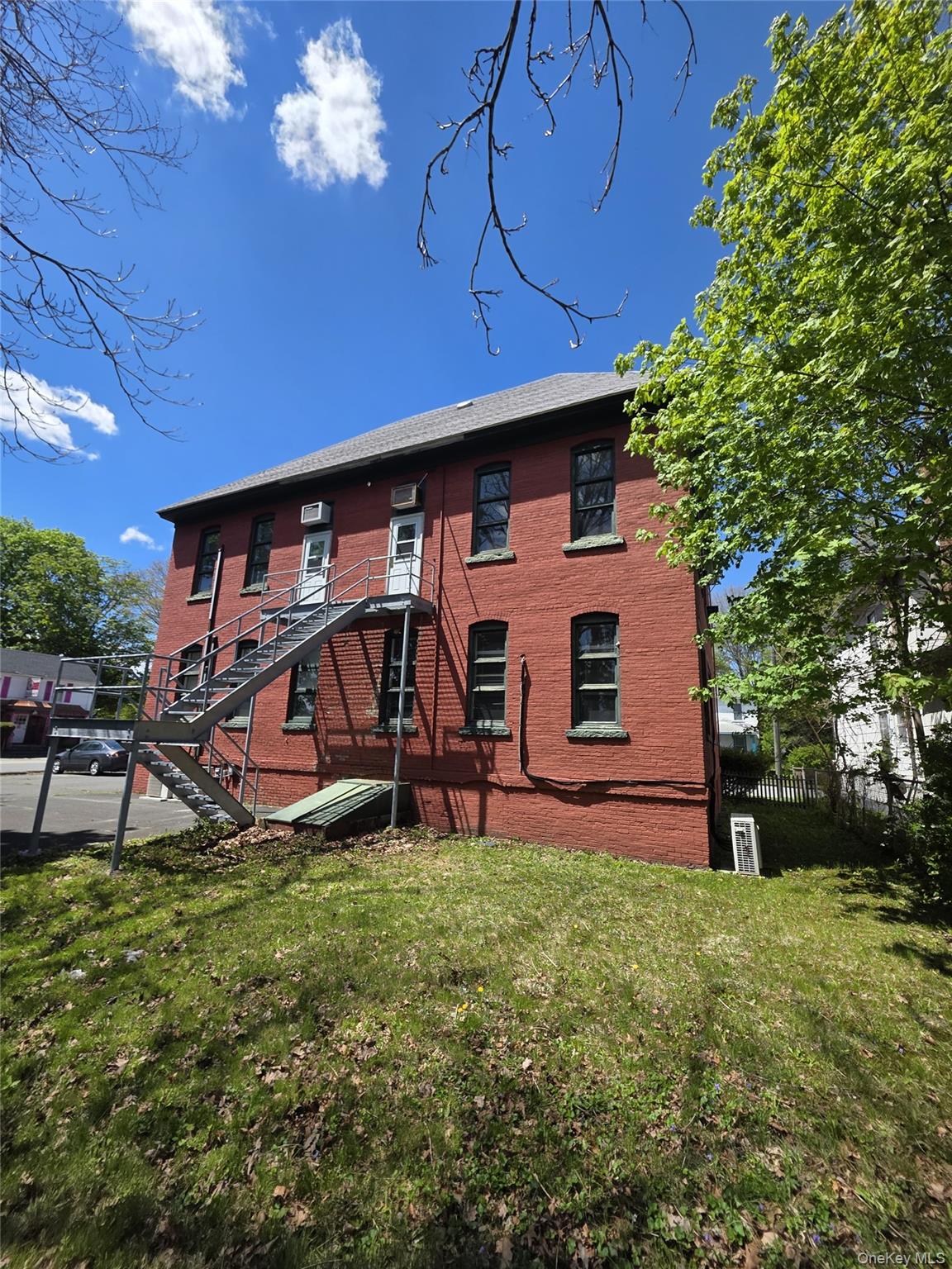 9 Thompson Street Property Photo 8