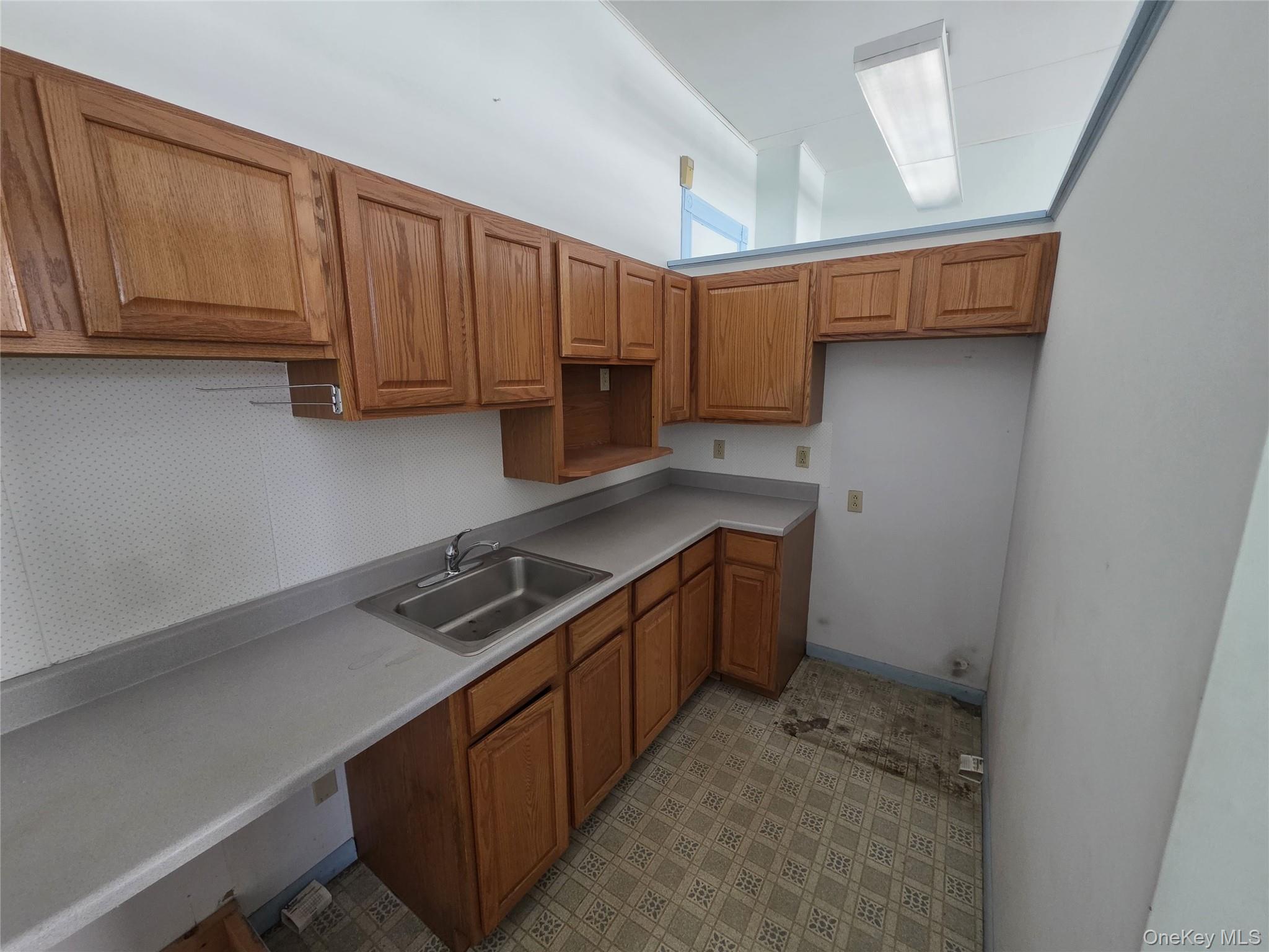 9 Thompson Street Property Photo 14