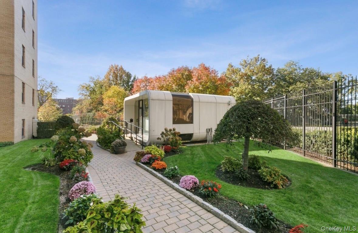 5 Fordham Hill Oval 10d Property Photo 4