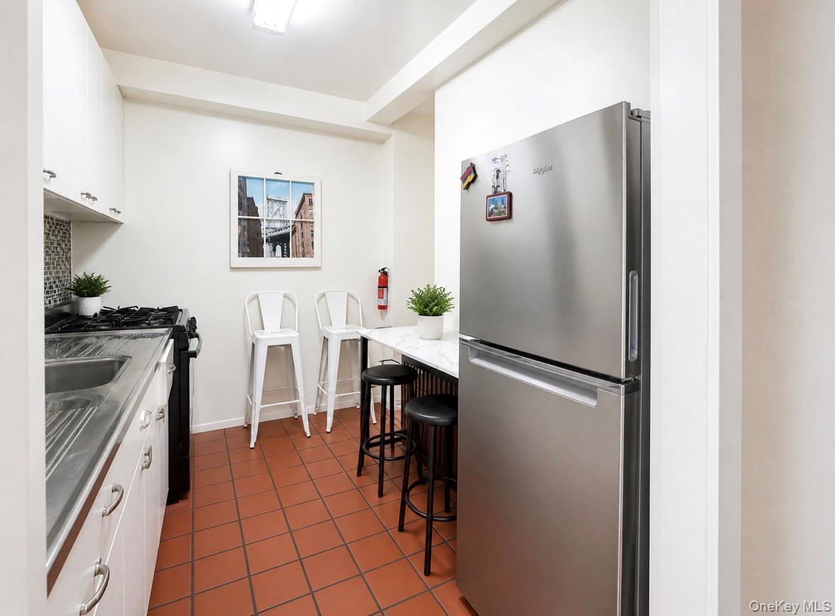 5 Fordham Hill Oval 10d Property Photo 8