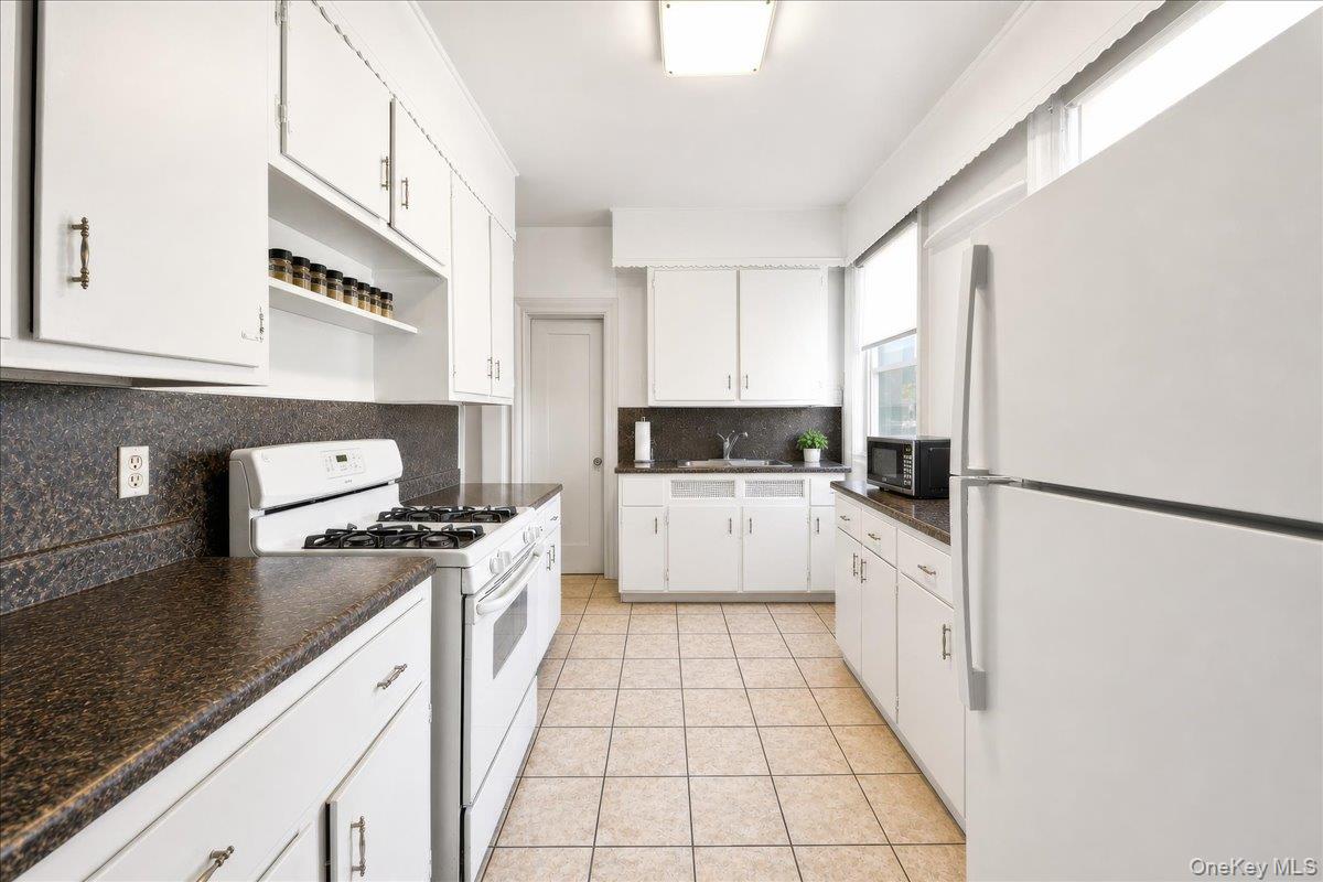 2041 Hobart Avenue Property Photo 12