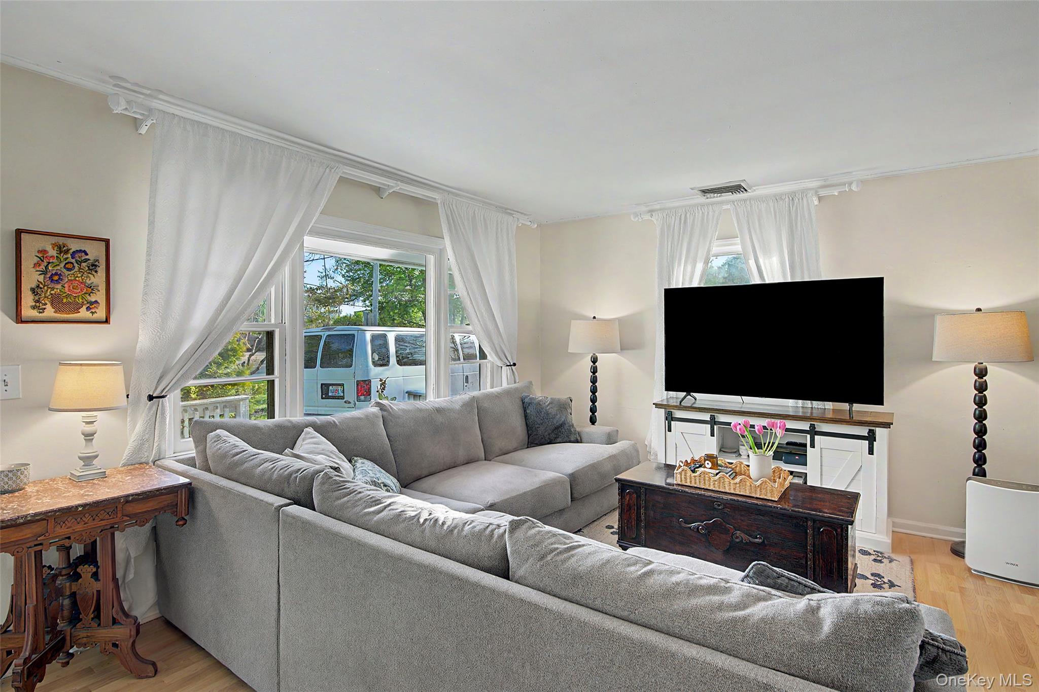 359 Moffitt Boulevard Property Photo 3