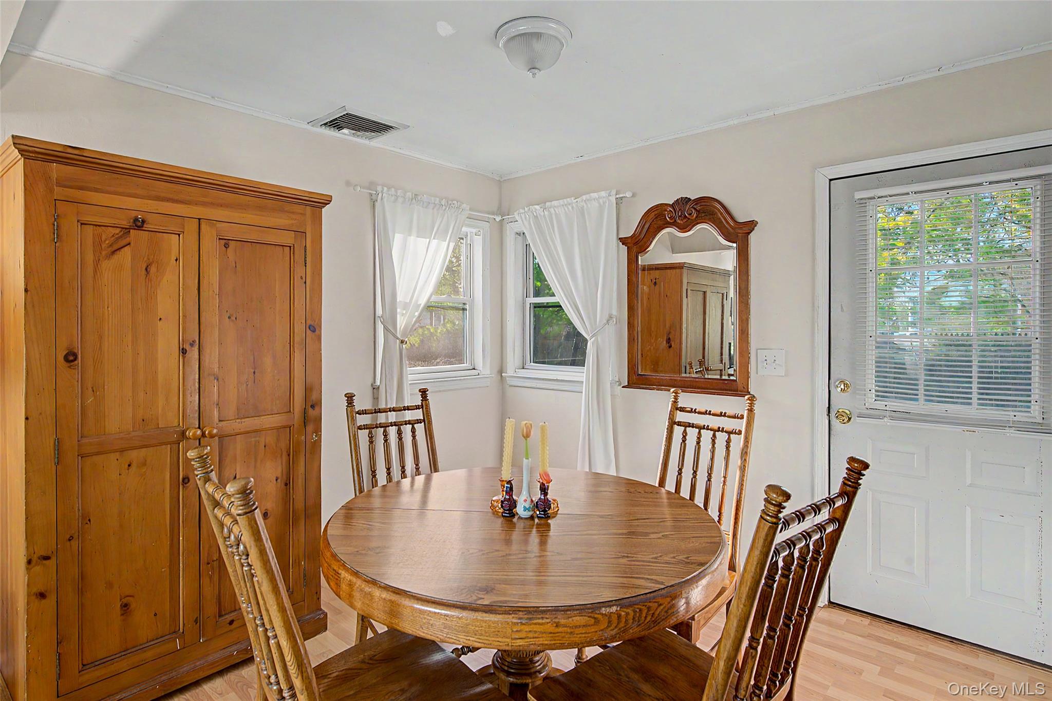 359 Moffitt Boulevard Property Photo 5