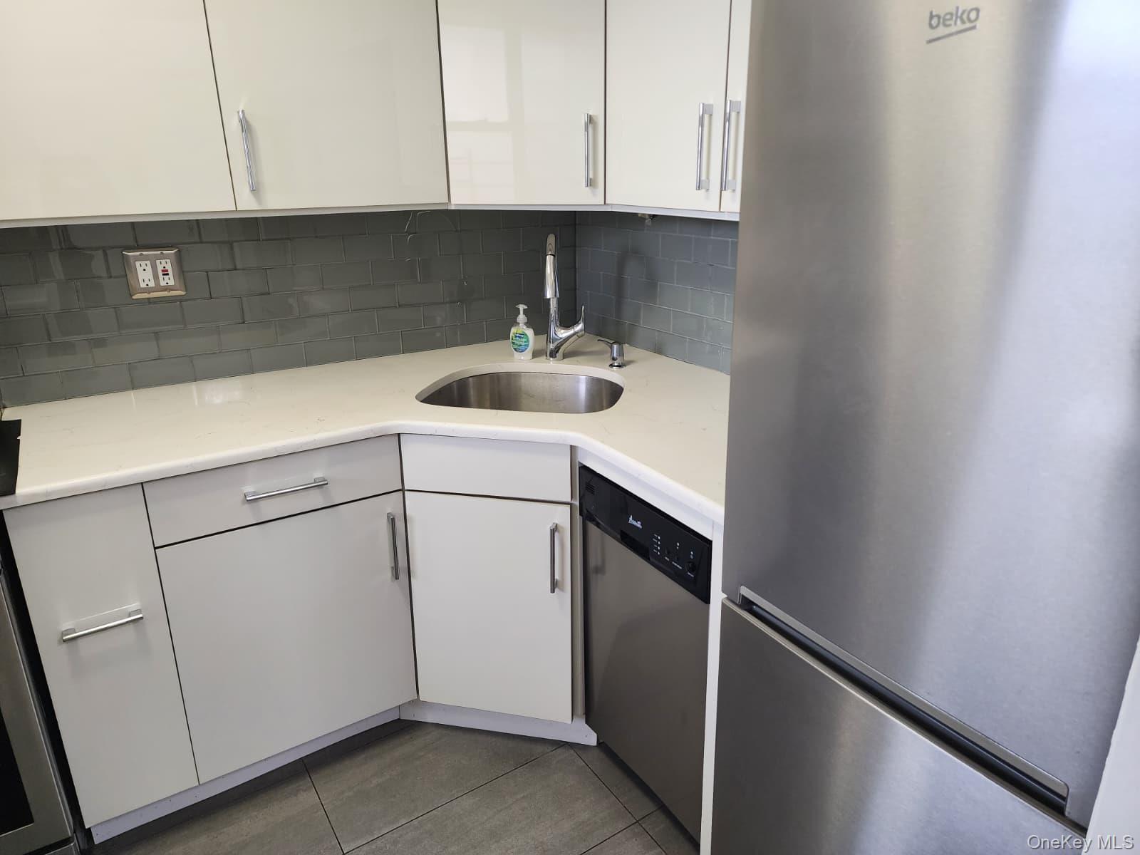 61-15 98th Street 15g Property Photo 13