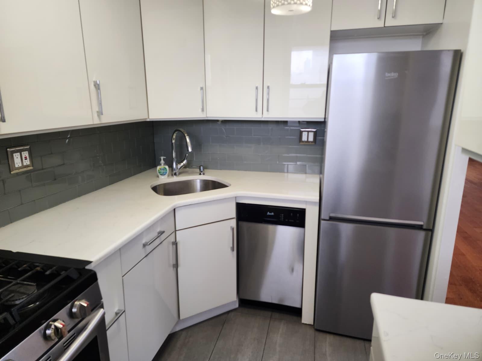 61-15 98th Street 15g Property Photo 15