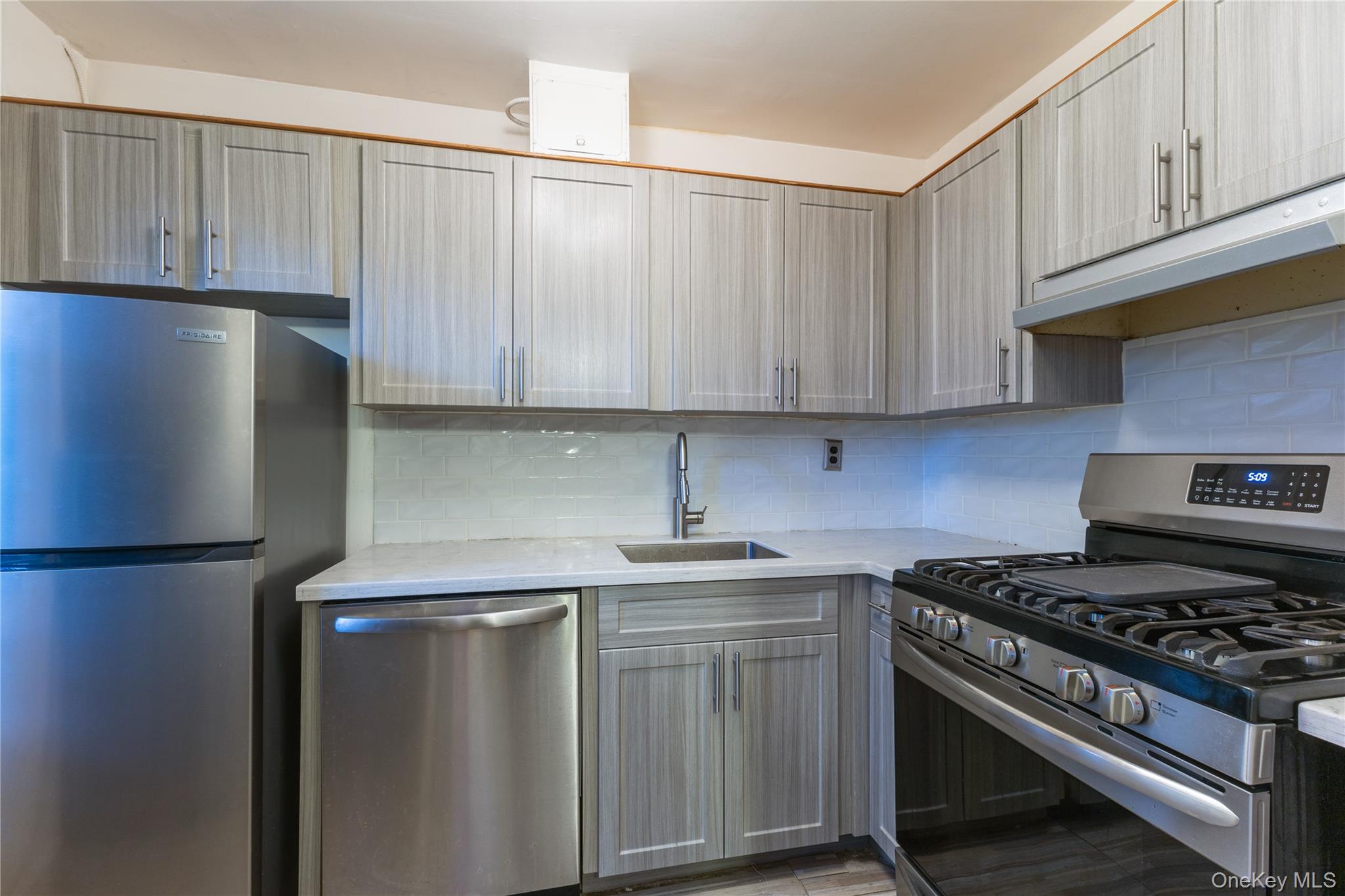 80-14 150 Street 25b Property Photo 10