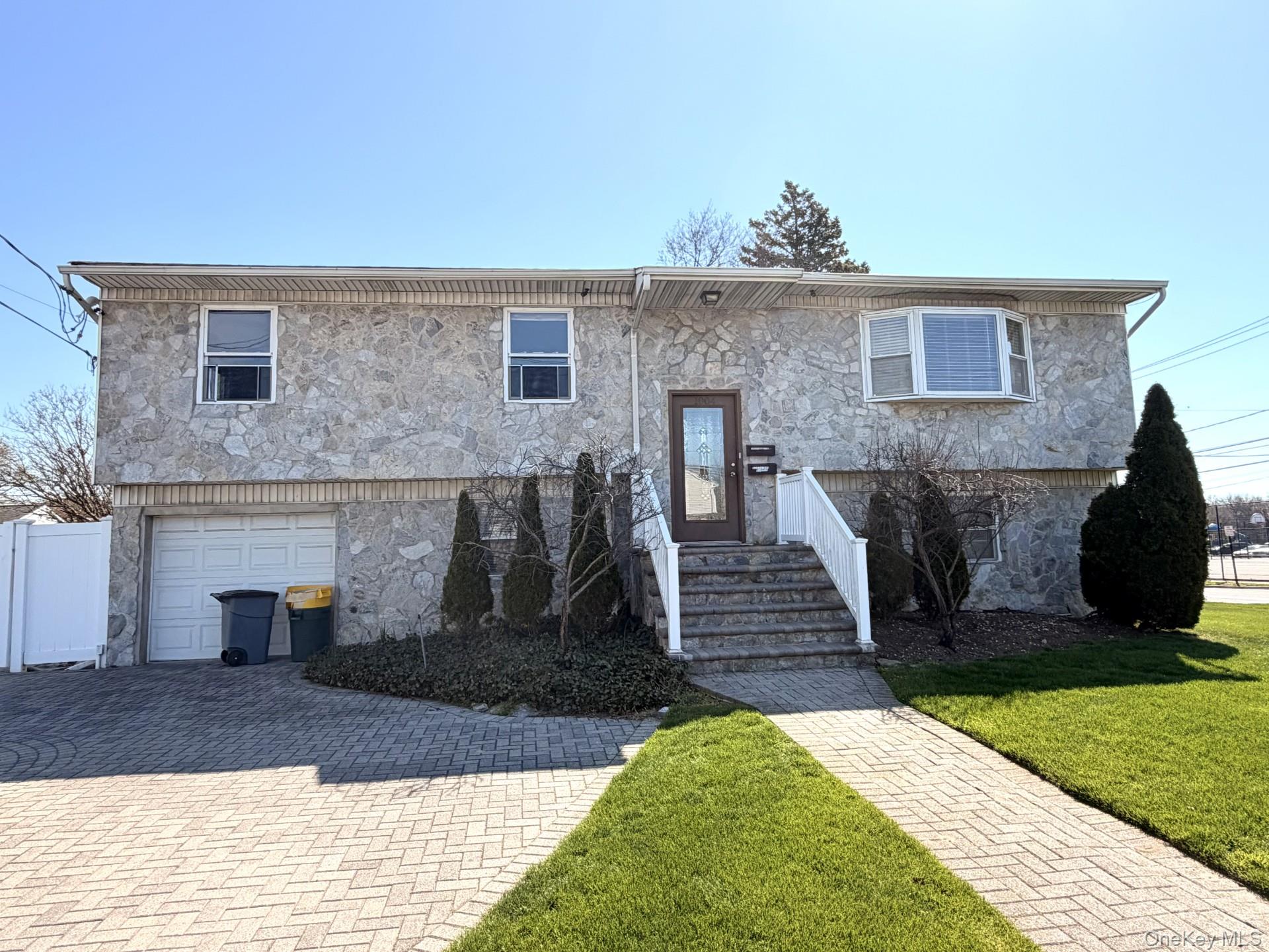 1004 N Broadway Property Photo 1