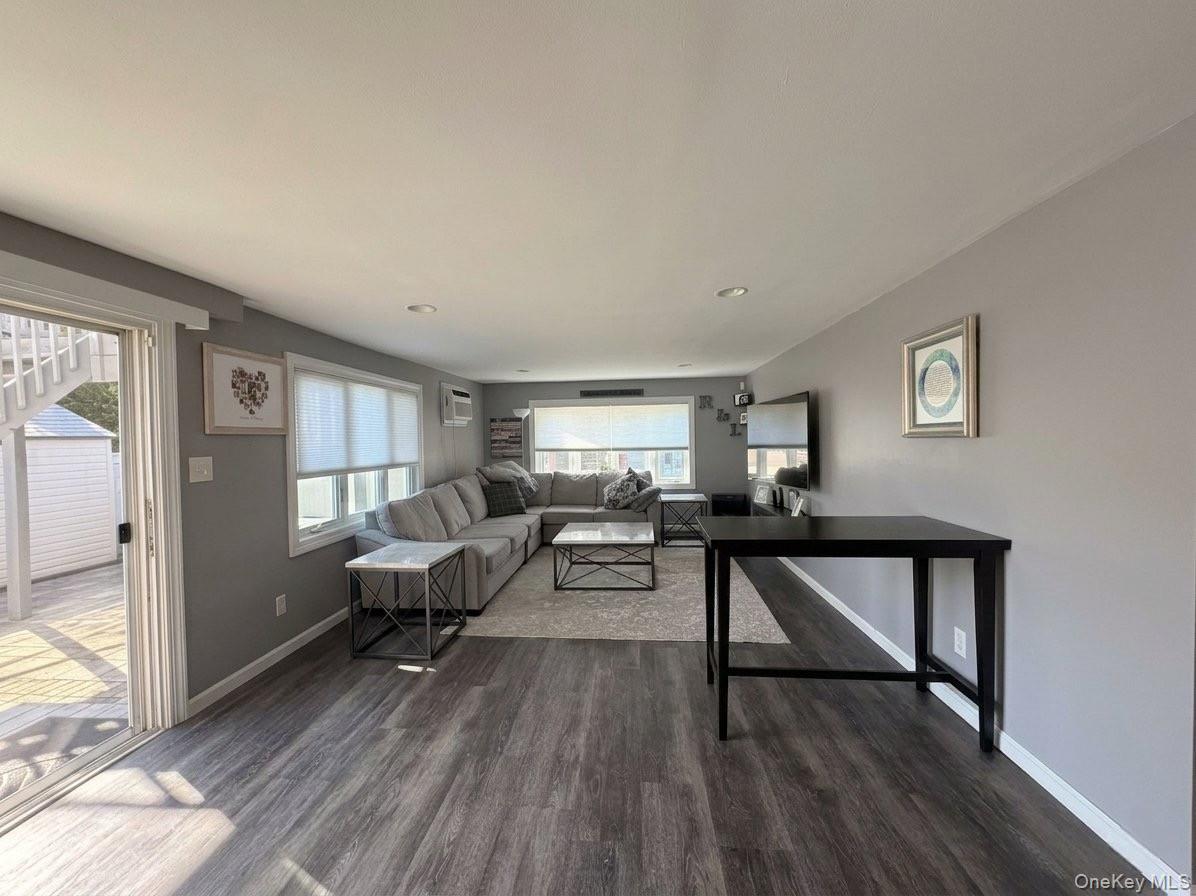 1004 N Broadway Property Photo 3