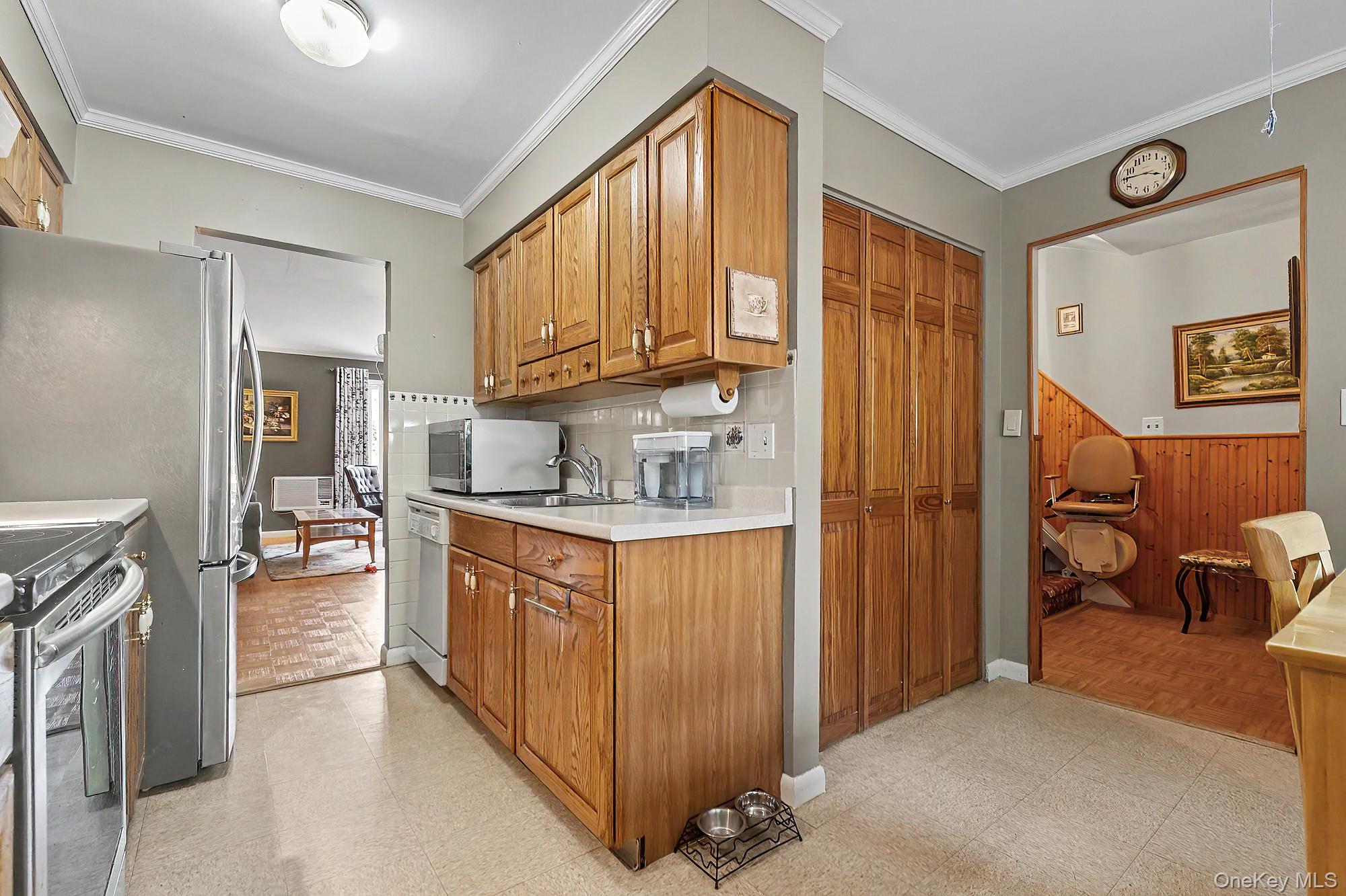 158 Rolling Way Property Photo 7