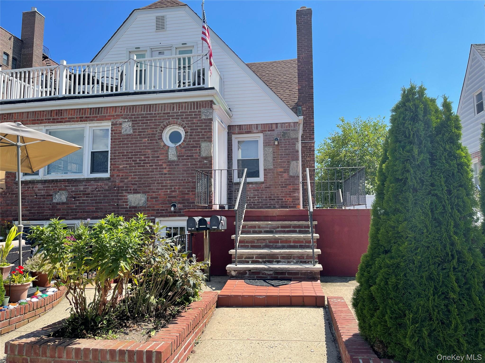 364 E Broadway Middle Property Photo 1