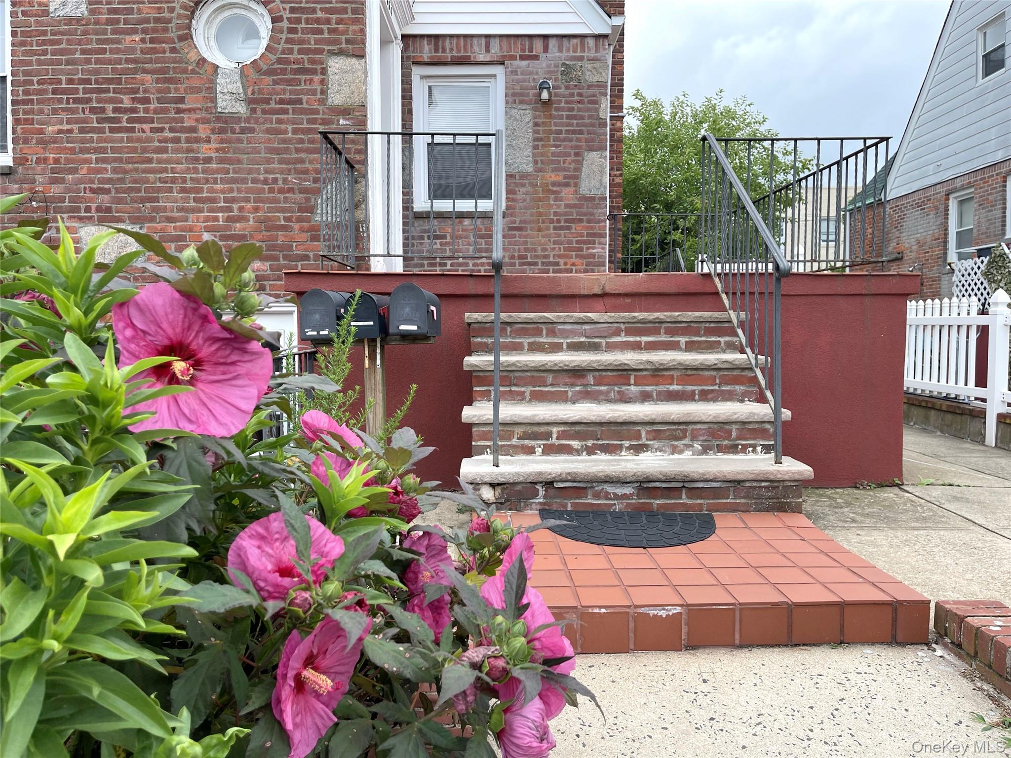 364 E Broadway Middle Property Photo 2