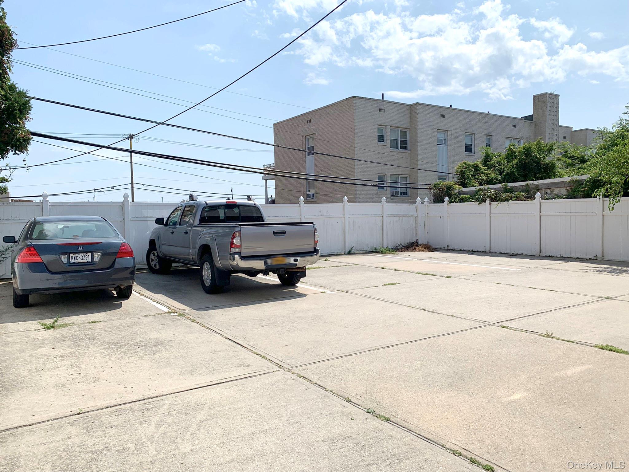 364 E Broadway Middle Property Photo 15
