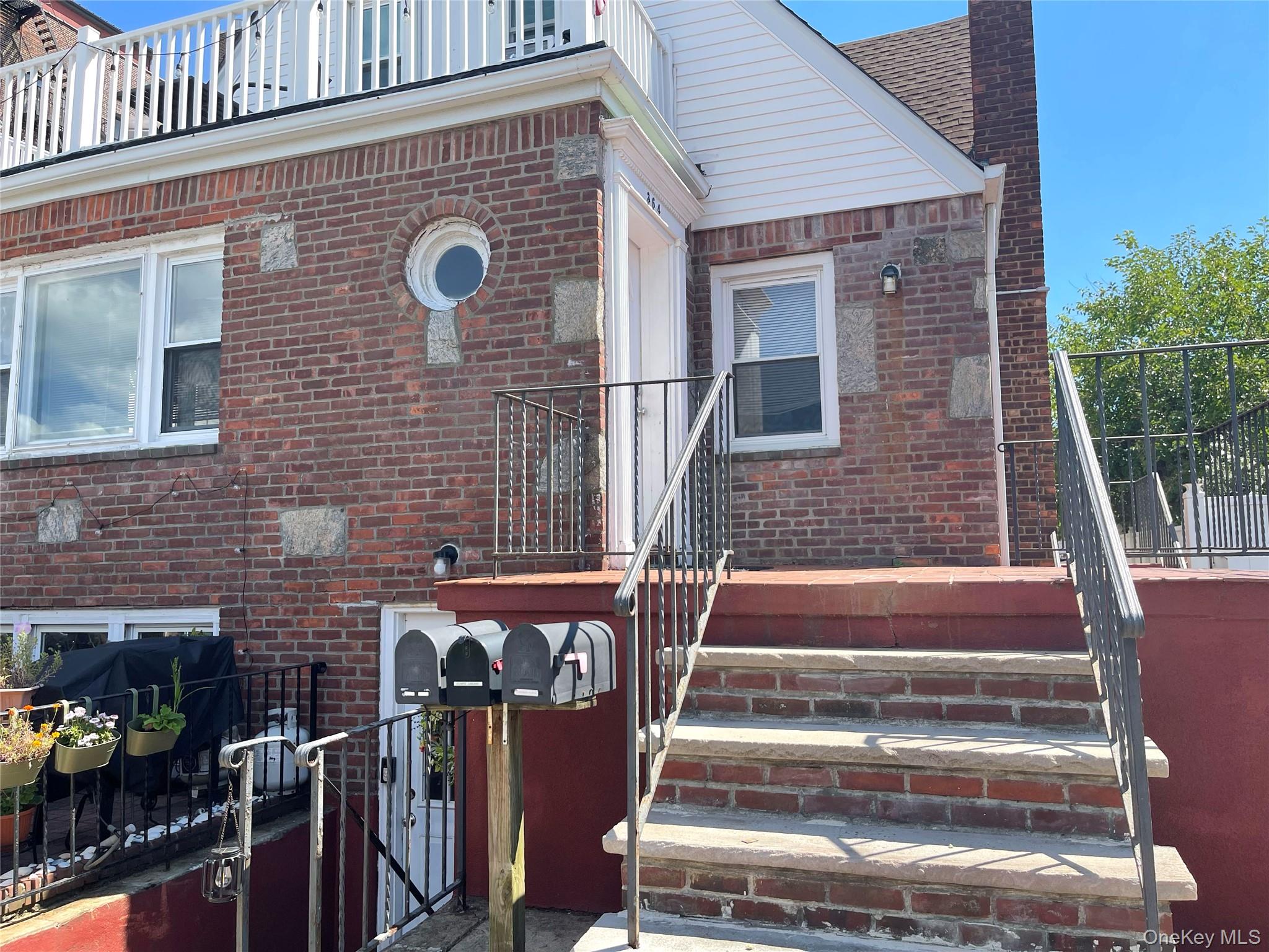 364 E Broadway Middle Property Photo 16