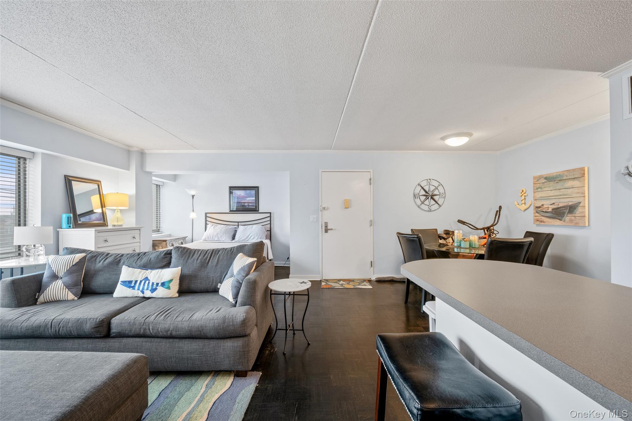 170 W Broadway 4i Property Photo 3