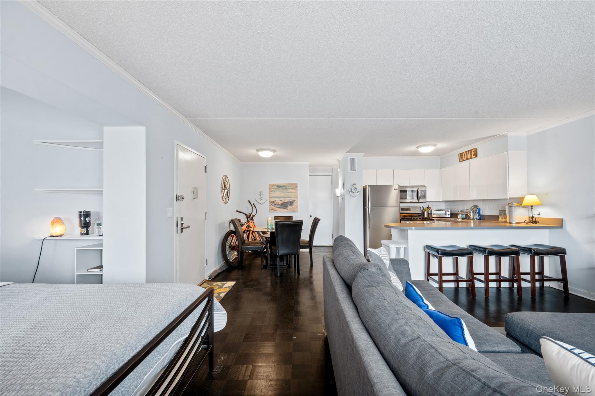 170 W Broadway 4i Property Photo 6